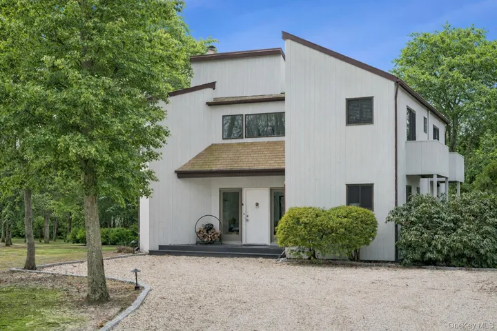 15 N Quarter Road, Southampton, New York 11977