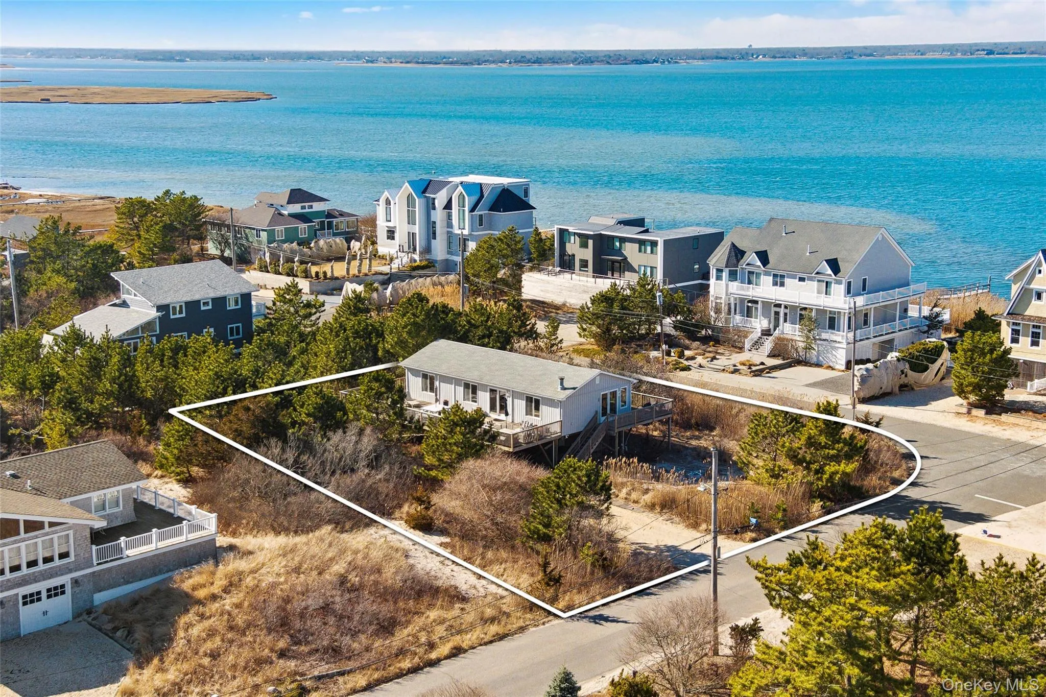 7 Cove Lane, Southampton, NY, 3 Bedrooms Bedrooms, 7 Rooms Rooms,2 BathroomsBathrooms,Residential Lease,For Rent,Cove,0,1057721 7 Cove Lane, Southampton, NY, 3 Bedrooms Bedrooms, 7 Rooms Rooms,2 BathroomsBathrooms,Residential Lease,For Rent,Cove,0,1057721