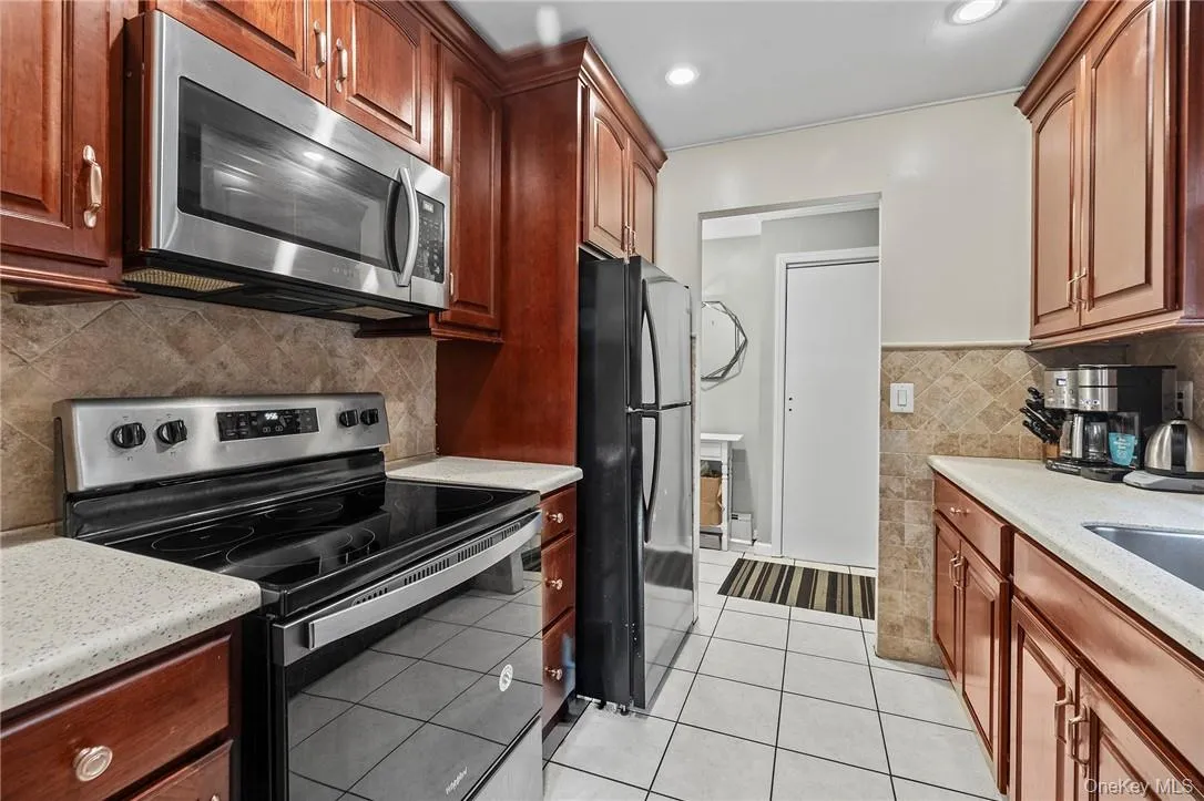 1 Granada Crescent, Greenburgh, NY, 2 Bedroom Bedrooms, 6 Room Rooms,2 BathroomBathrooms,Residential Lease,For Rent,Granada,0,1057729 1 Granada Crescent, Greenburgh, NY, 2 Bedroom Bedrooms, 6 Room Rooms,2 BathroomBathrooms,Residential Lease,For Rent,Granada,0,1057729