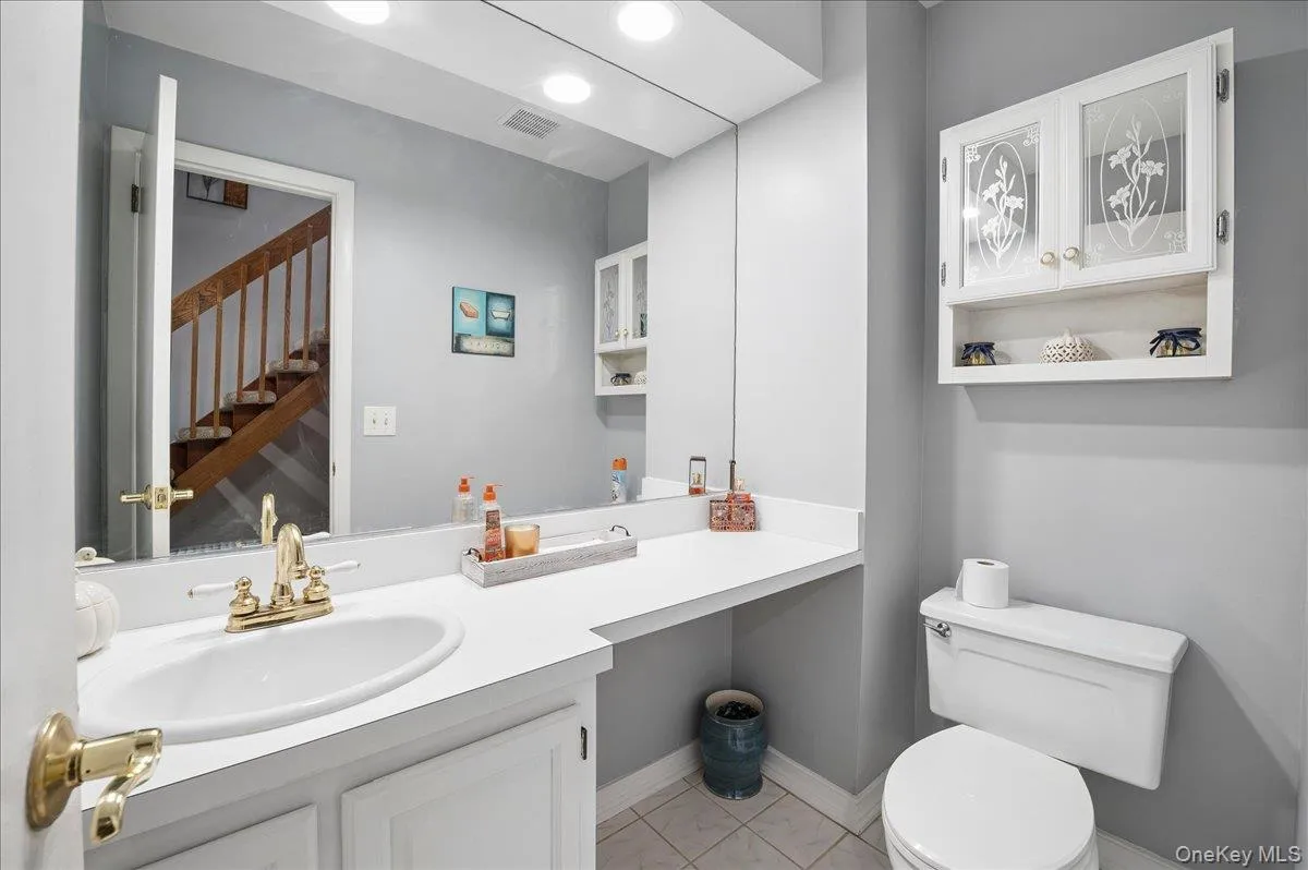 Half bathroom downstairs Half bathroom downstairs