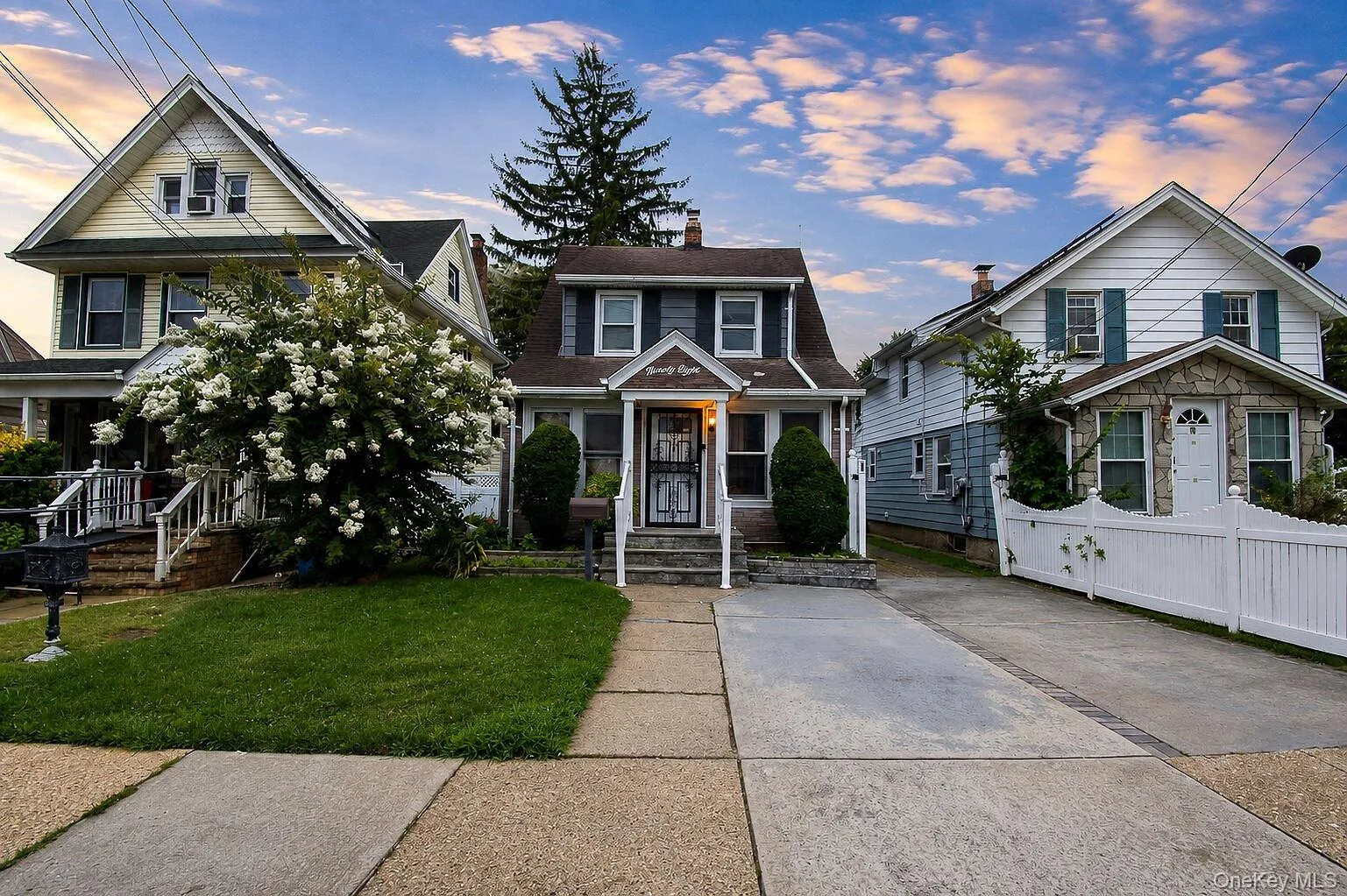 98 Willow Avenue, Hempstead, NY, 3 Bedrooms Bedrooms, 7 Rooms Rooms,1 BathroomBathrooms,Residential,For Rent,Willow,0,1057744 98 Willow Avenue, Hempstead, NY, 3 Bedrooms Bedrooms, 7 Rooms Rooms,1 BathroomBathrooms,Residential,For Rent,Willow,0,1057744