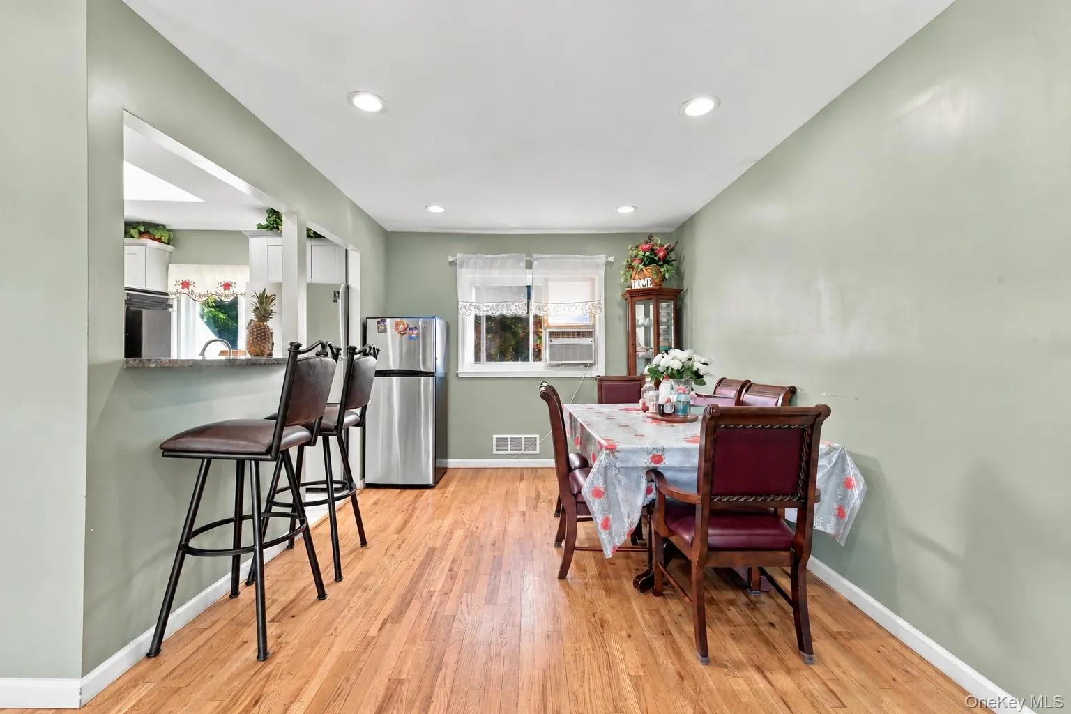 266 Riddle Street, Islip, NY, 6 Bedrooms Bedrooms, 14 Rooms Rooms,3 BathroomsBathrooms,Residential,For Rent,Riddle,0,1057745 266 Riddle Street, Islip, NY, 6 Bedrooms Bedrooms, 14 Rooms Rooms,3 BathroomsBathrooms,Residential,For Rent,Riddle,0,1057745