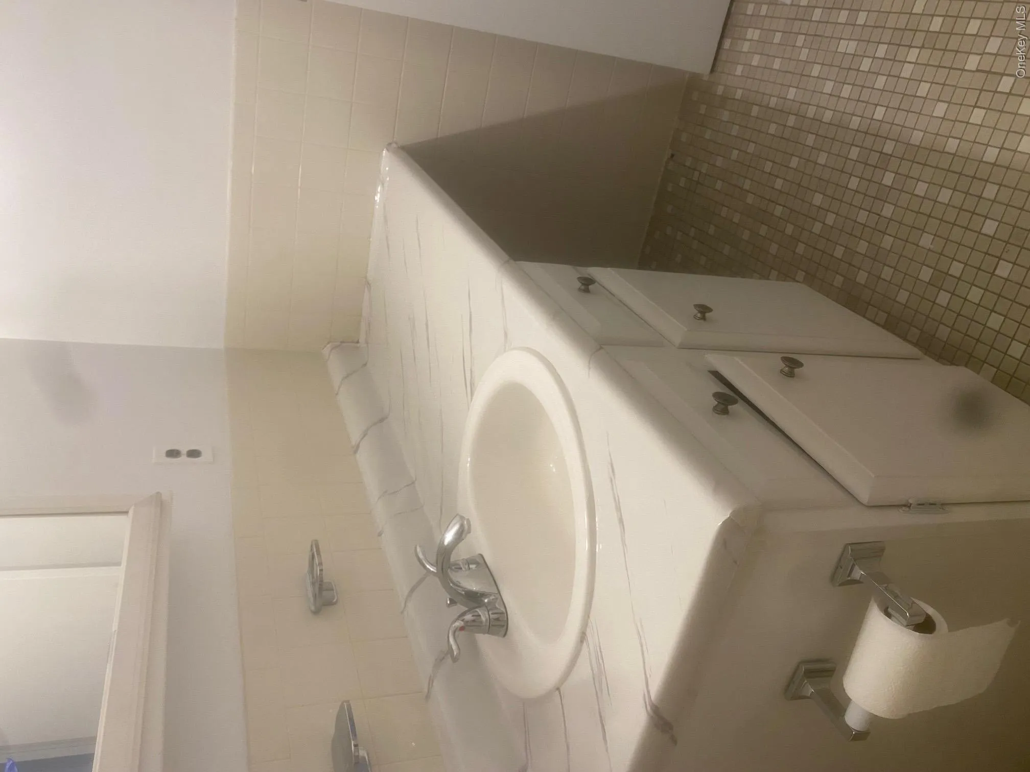200 Hilton Avenue, Hempstead, NY, 3 Bedroom Bedrooms, 5 Room Rooms,2 BathroomBathrooms,Residential Lease,For Rent,Hilton,0,1057749 200 Hilton Avenue, Hempstead, NY, 3 Bedroom Bedrooms, 5 Room Rooms,2 BathroomBathrooms,Residential Lease,For Rent,Hilton,0,1057749