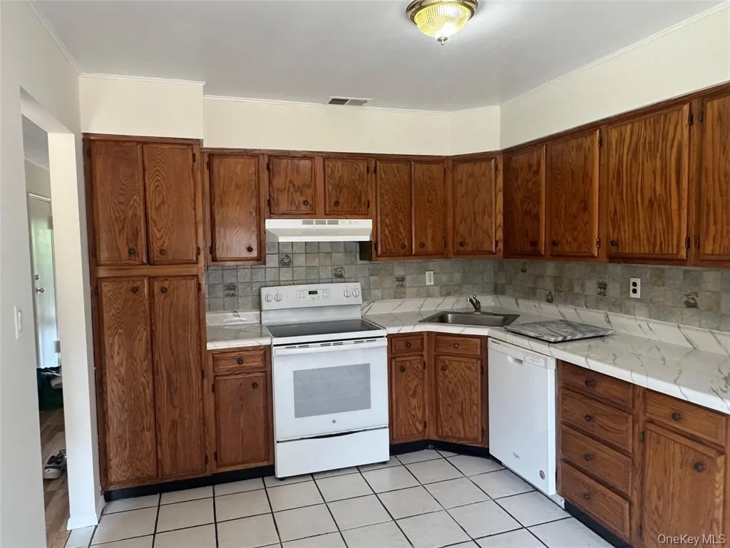 200 Hilton Avenue, Hempstead, NY, 3 Bedroom Bedrooms, 5 Room Rooms,2 BathroomBathrooms,Residential Lease,For Rent,Hilton,0,1057749 200 Hilton Avenue, Hempstead, NY, 3 Bedroom Bedrooms, 5 Room Rooms,2 BathroomBathrooms,Residential Lease,For Rent,Hilton,0,1057749