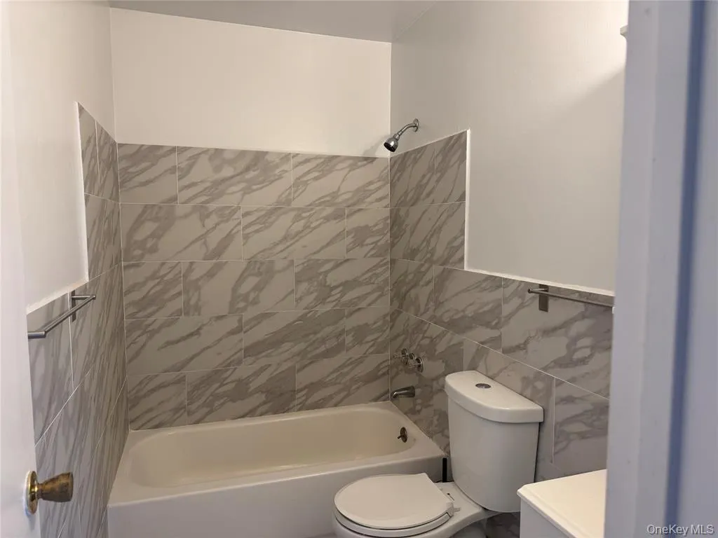 200 Hilton Avenue, Hempstead, NY, 3 Bedroom Bedrooms, 5 Room Rooms,2 BathroomBathrooms,Residential Lease,For Rent,Hilton,0,1057749 200 Hilton Avenue, Hempstead, NY, 3 Bedroom Bedrooms, 5 Room Rooms,2 BathroomBathrooms,Residential Lease,For Rent,Hilton,0,1057749