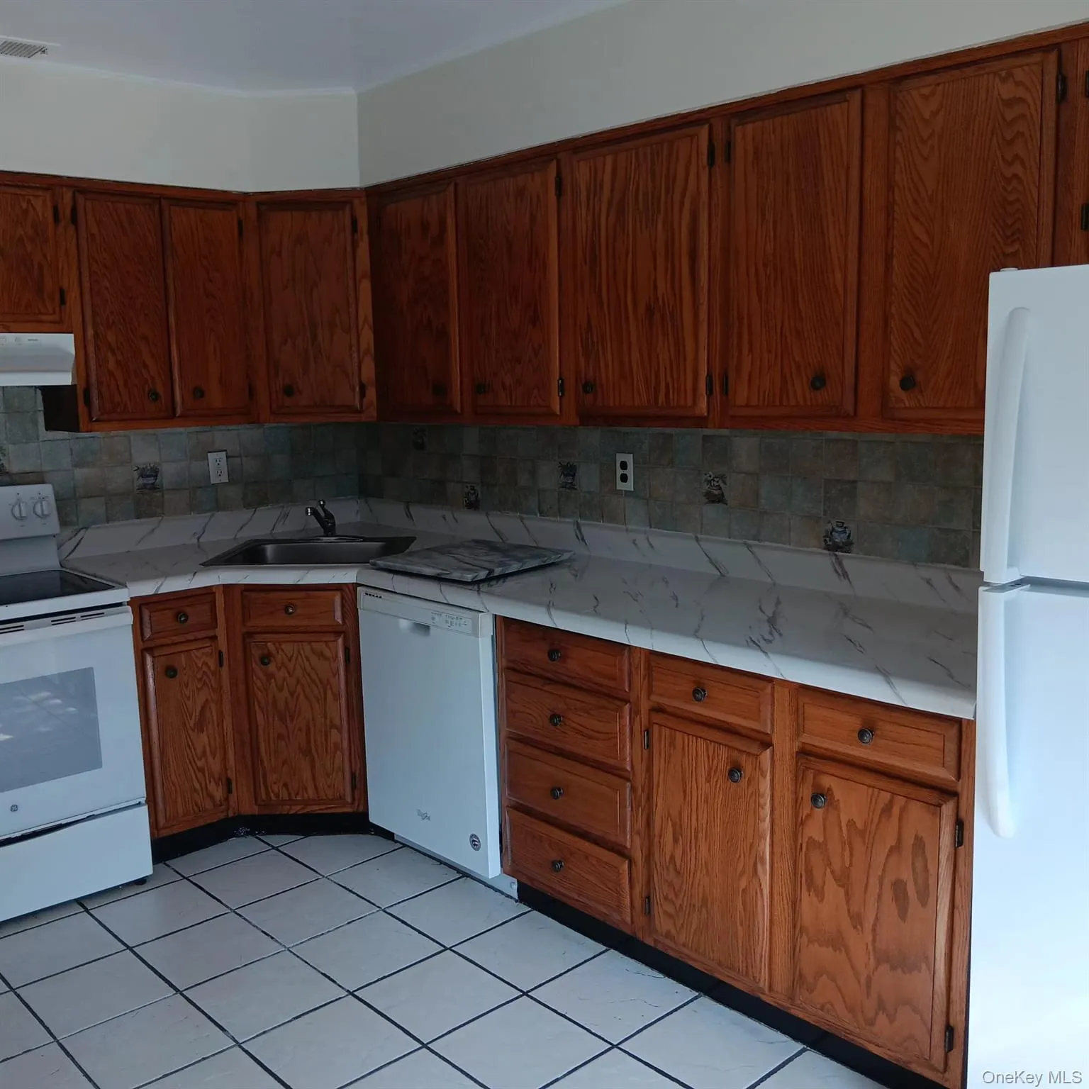 200 Hilton Avenue, Hempstead, NY, 3 Bedroom Bedrooms, 5 Room Rooms,2 BathroomBathrooms,Residential Lease,For Rent,Hilton,0,1057749 200 Hilton Avenue, Hempstead, NY, 3 Bedroom Bedrooms, 5 Room Rooms,2 BathroomBathrooms,Residential Lease,For Rent,Hilton,0,1057749