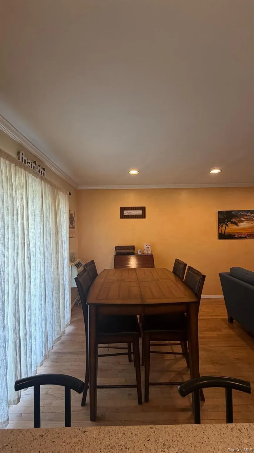 Dining Area Dining Area