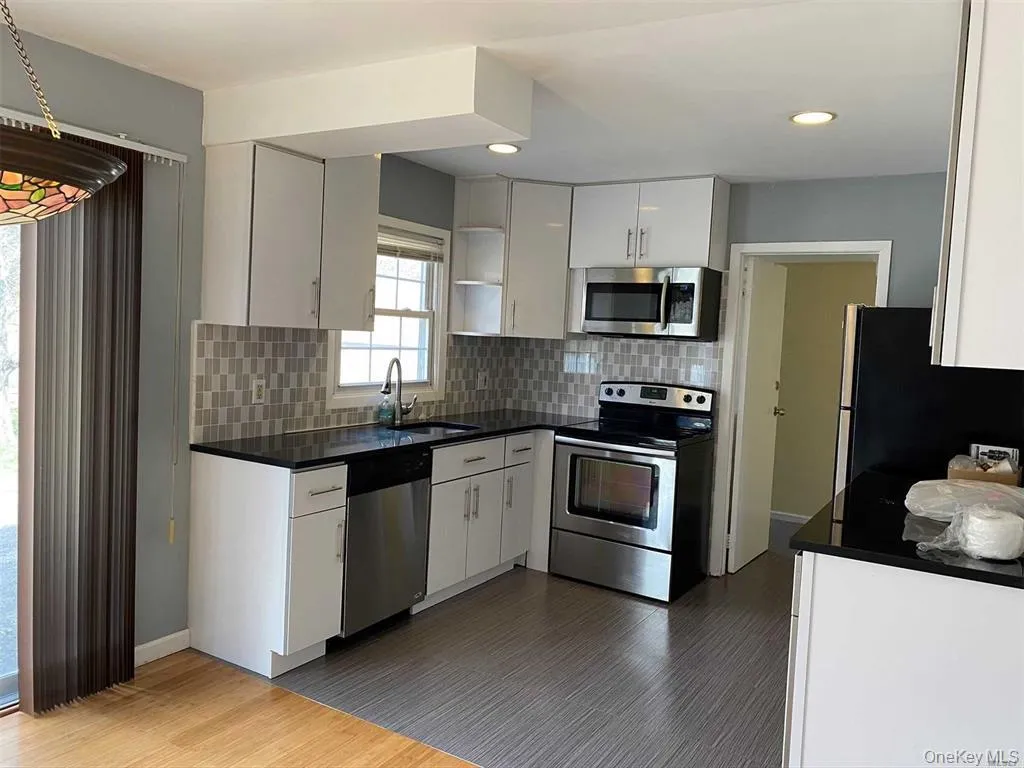63 Hastings Drive, Brookhaven, NY, 5 Bedroom Bedrooms, 7 Room Rooms,2 BathroomBathrooms,Residential Lease,For Rent,Hastings,0,1057767 63 Hastings Drive, Brookhaven, NY, 5 Bedroom Bedrooms, 7 Room Rooms,2 BathroomBathrooms,Residential Lease,For Rent,Hastings,0,1057767