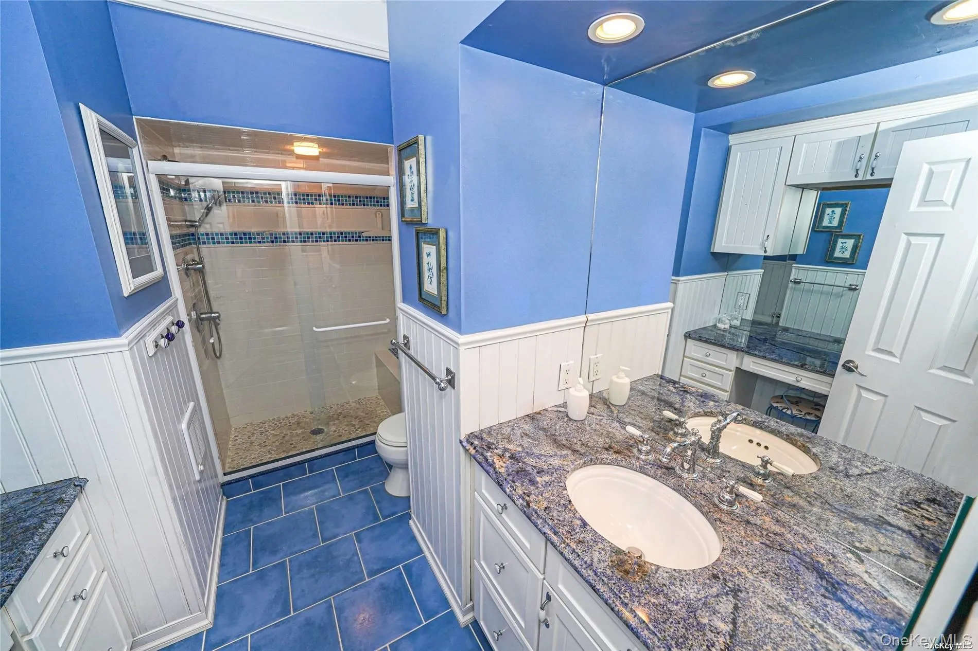 Owner's Bathroom Owner's Bathroom