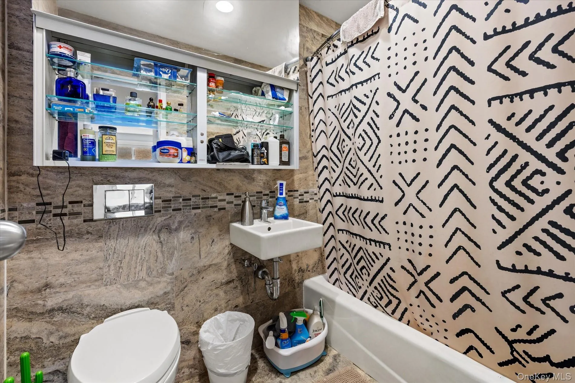 118-82 Metropolitan Avenue, New York, NY, 2 Bedrooms Bedrooms, 4 Rooms Rooms,2 BathroomsBathrooms,Residential,For Rent,Metropolitan,0,1057788 118-82 Metropolitan Avenue, New York, NY, 2 Bedrooms Bedrooms, 4 Rooms Rooms,2 BathroomsBathrooms,Residential,For Rent,Metropolitan,0,1057788