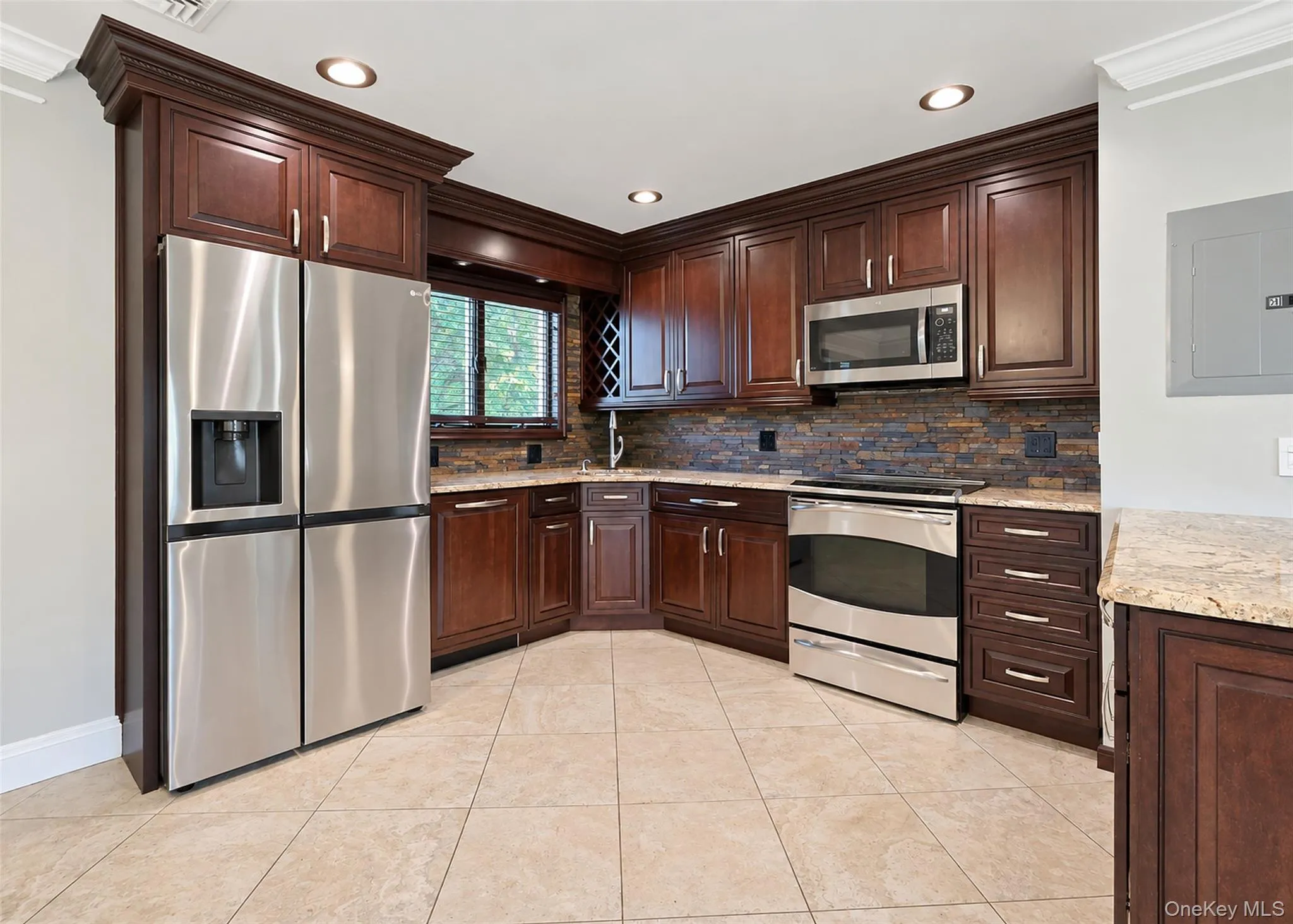 685 Carlls Path, Babylon, NY, 5 Bedrooms Bedrooms, 11 Rooms Rooms,2 BathroomsBathrooms,Residential,For Rent,Carlls,0,1057794 685 Carlls Path, Babylon, NY, 5 Bedrooms Bedrooms, 11 Rooms Rooms,2 BathroomsBathrooms,Residential,For Rent,Carlls,0,1057794
