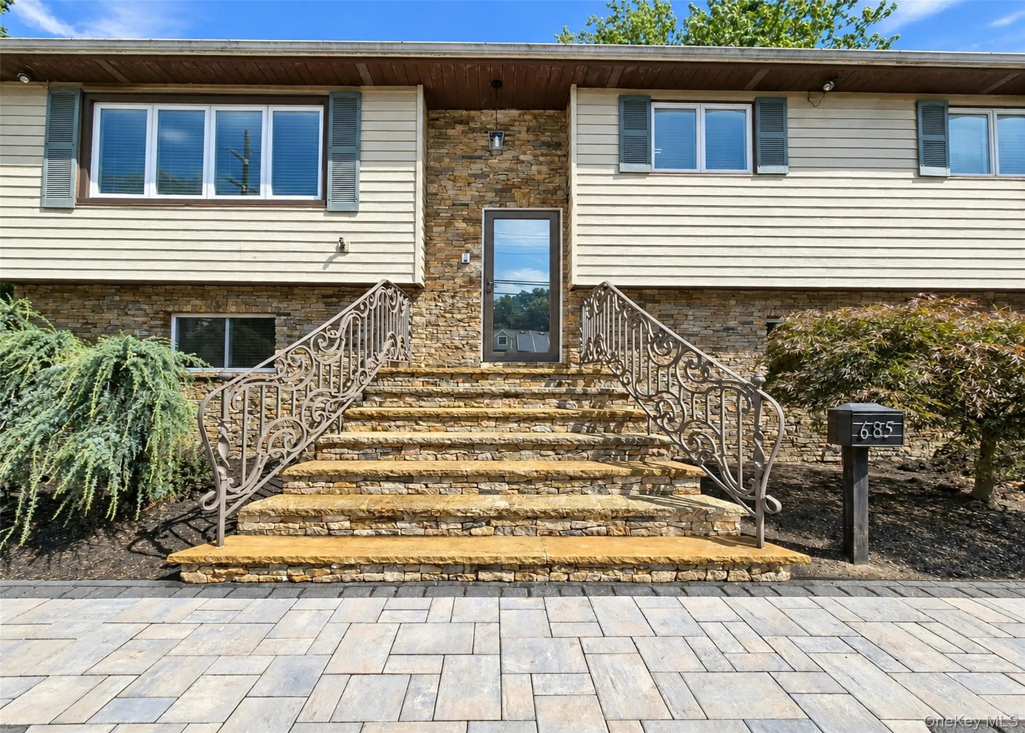 685 Carlls Path, Babylon, NY, 5 Bedrooms Bedrooms, 11 Rooms Rooms,2 BathroomsBathrooms,Residential,For Rent,Carlls,0,1057794 685 Carlls Path, Babylon, NY, 5 Bedrooms Bedrooms, 11 Rooms Rooms,2 BathroomsBathrooms,Residential,For Rent,Carlls,0,1057794