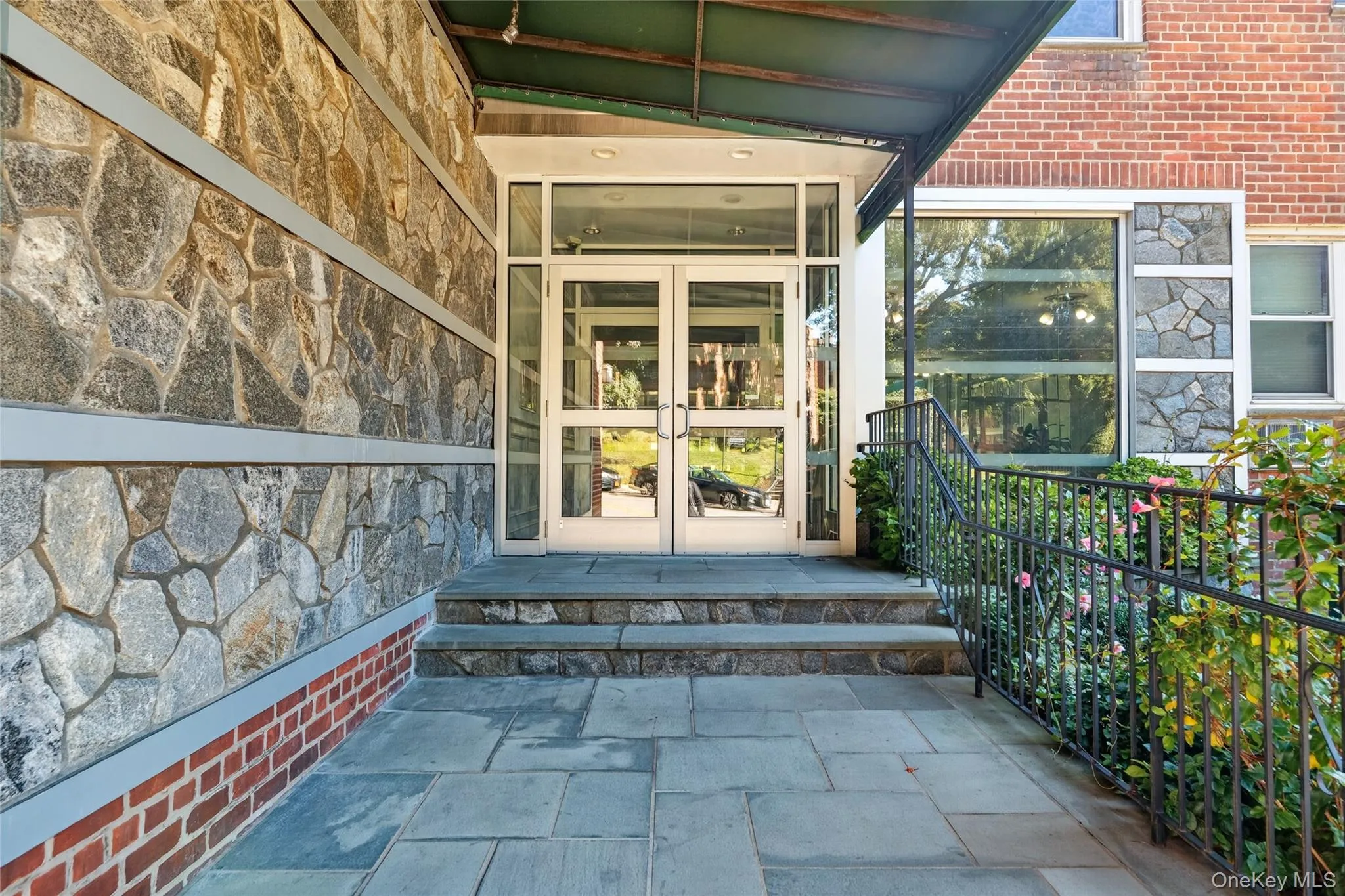 2 Bronxville Road, Yonkers, NY, 1 Bedroom Bedrooms, 4 Rooms Rooms,1 BathroomBathrooms,Residential,For Rent,Bronxville,0,1057796 2 Bronxville Road, Yonkers, NY, 1 Bedroom Bedrooms, 4 Rooms Rooms,1 BathroomBathrooms,Residential,For Rent,Bronxville,0,1057796