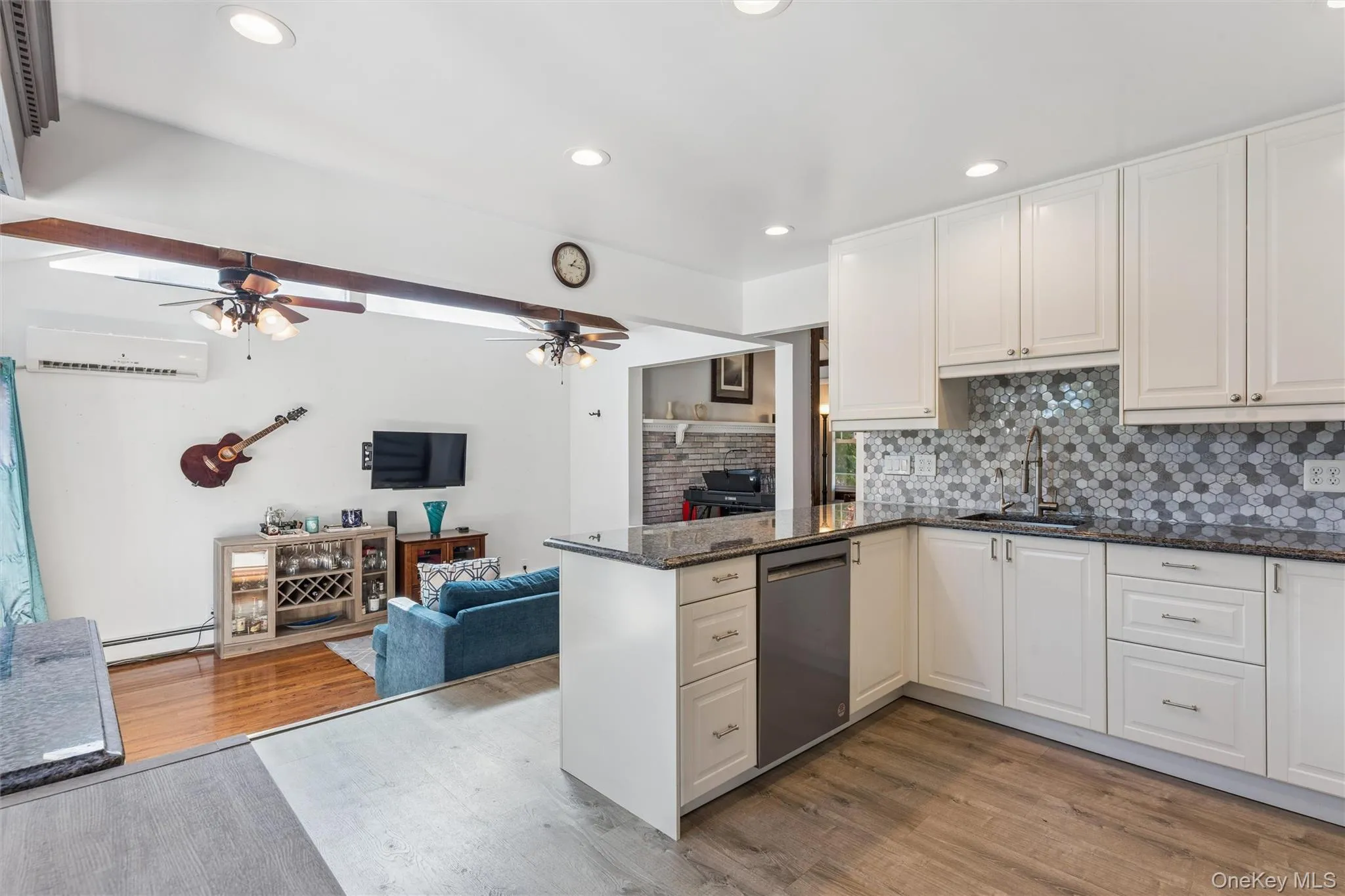 2171 Washington Street, Hempstead, NY, 3 Bedrooms Bedrooms, 8 Rooms Rooms,2 BathroomsBathrooms,Residential Lease,For Rent,Washington,0,1057803 2171 Washington Street, Hempstead, NY, 3 Bedrooms Bedrooms, 8 Rooms Rooms,2 BathroomsBathrooms,Residential Lease,For Rent,Washington,0,1057803