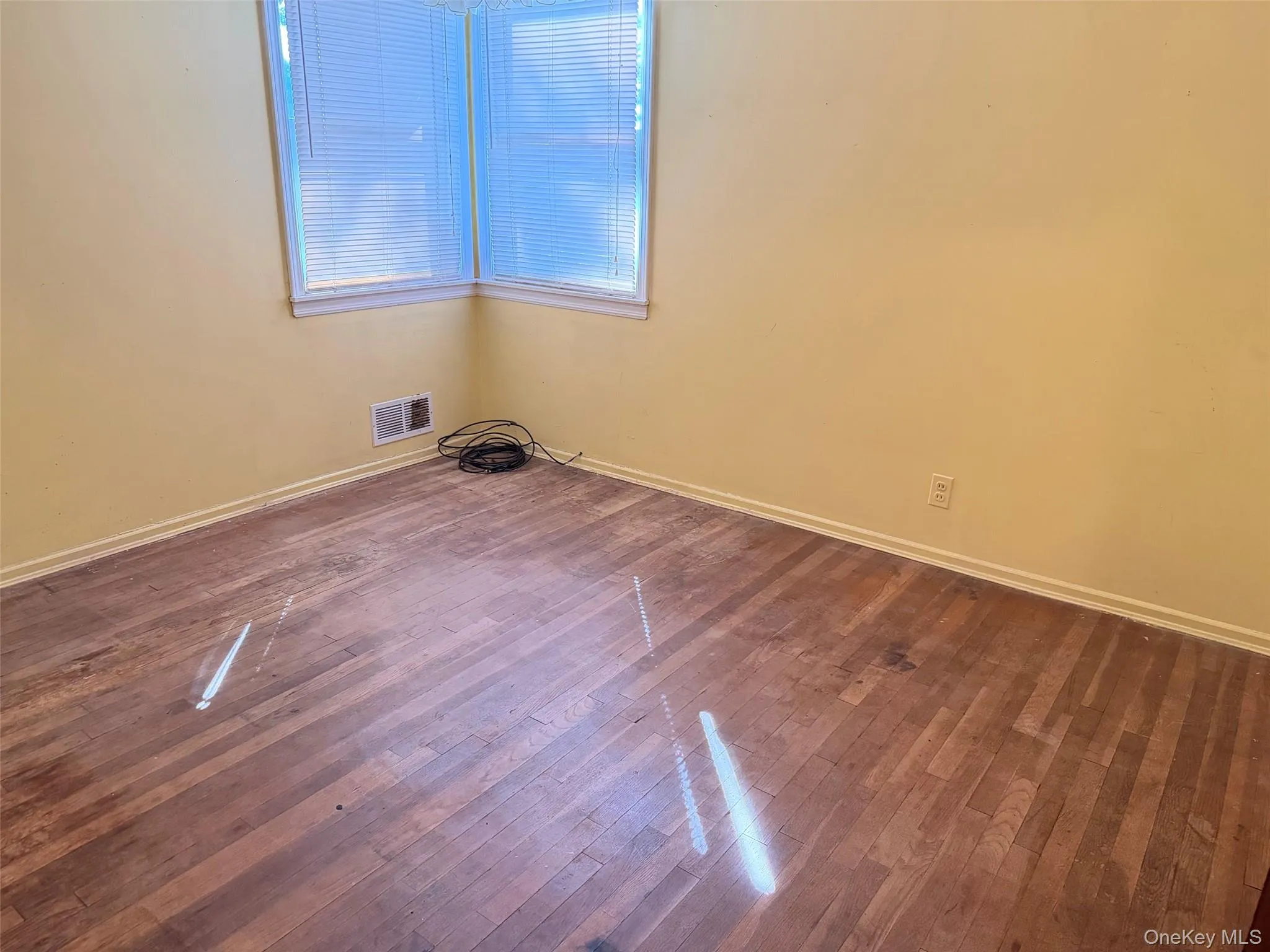 46 Midwood Avenue, Oyster Bay, NY, 4 Bedrooms Bedrooms, 7 Rooms Rooms,1 BathroomBathrooms,Residential,For Rent,Midwood,0,1057810 46 Midwood Avenue, Oyster Bay, NY, 4 Bedrooms Bedrooms, 7 Rooms Rooms,1 BathroomBathrooms,Residential,For Rent,Midwood,0,1057810