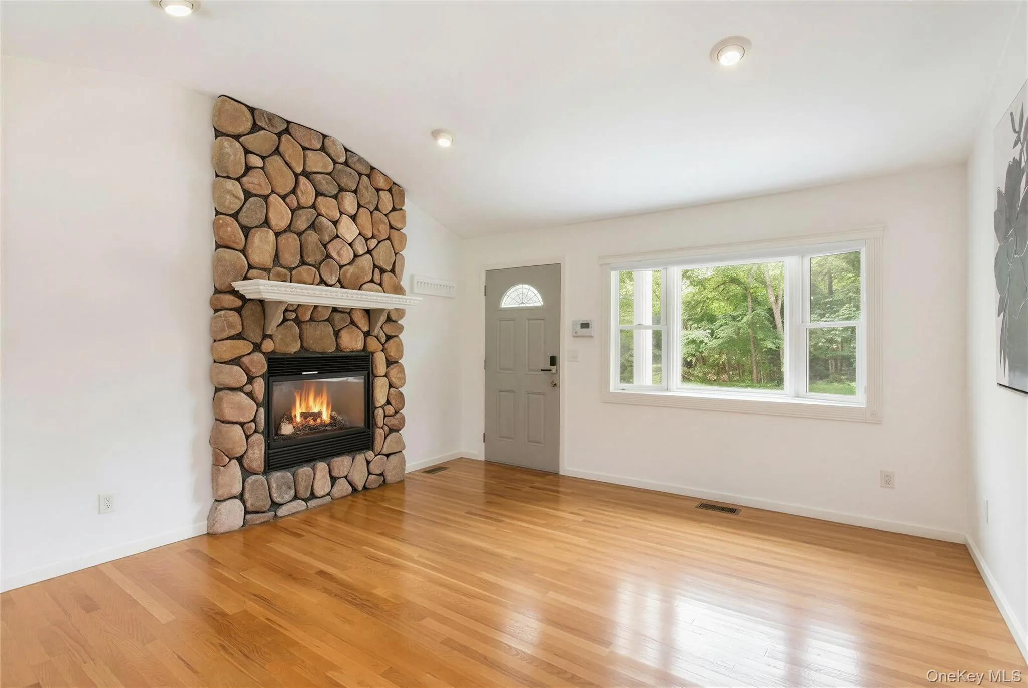 19 Lakewood Avenue, Southampton, NY, 3 Bedrooms Bedrooms, 6 Rooms Rooms,2 BathroomsBathrooms,Residential Lease,For Rent,Lakewood,0,1057818 19 Lakewood Avenue, Southampton, NY, 3 Bedrooms Bedrooms, 6 Rooms Rooms,2 BathroomsBathrooms,Residential Lease,For Rent,Lakewood,0,1057818