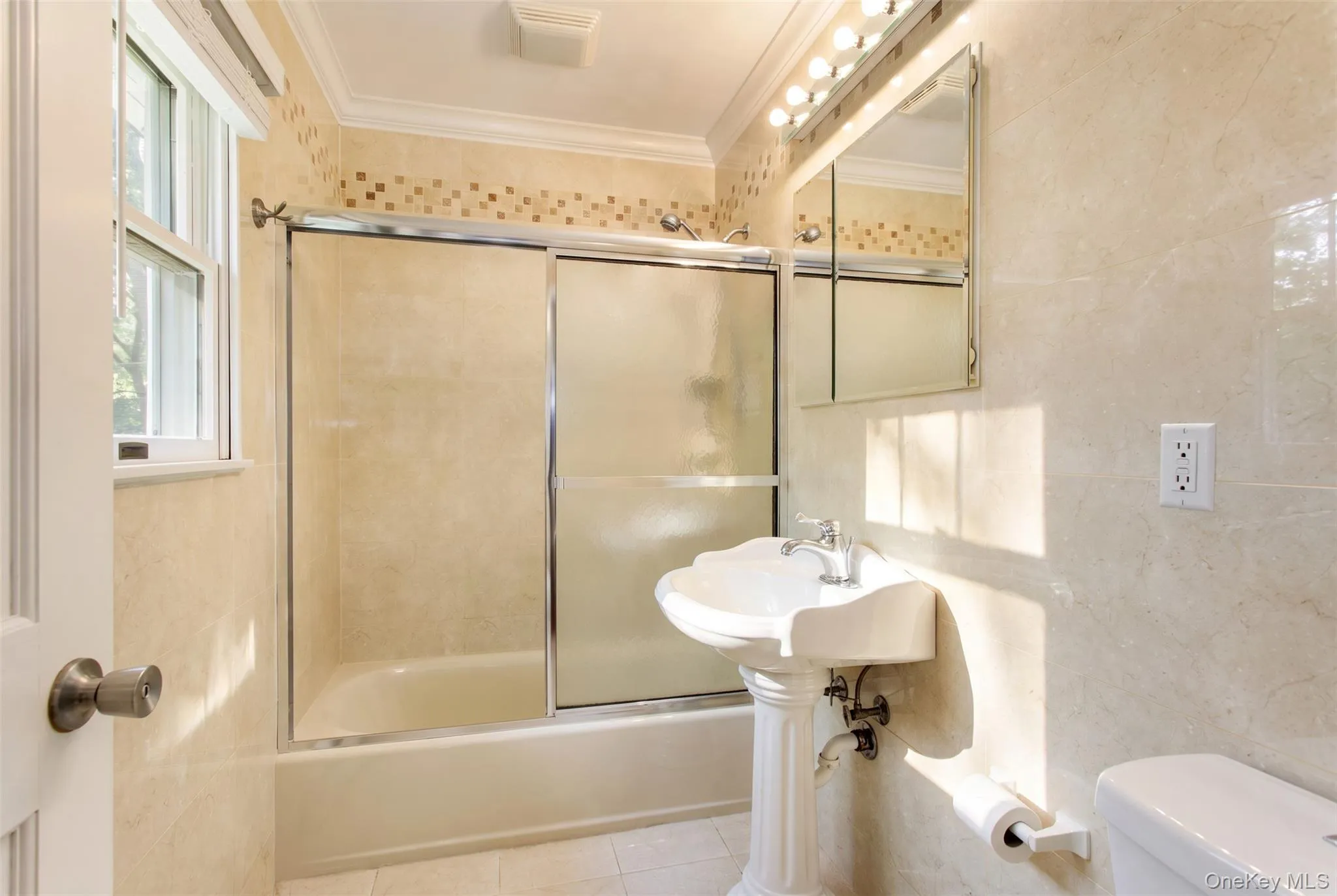 19 Lakewood Avenue, Southampton, NY, 3 Bedrooms Bedrooms, 6 Rooms Rooms,2 BathroomsBathrooms,Residential Lease,For Rent,Lakewood,0,1057818 19 Lakewood Avenue, Southampton, NY, 3 Bedrooms Bedrooms, 6 Rooms Rooms,2 BathroomsBathrooms,Residential Lease,For Rent,Lakewood,0,1057818
