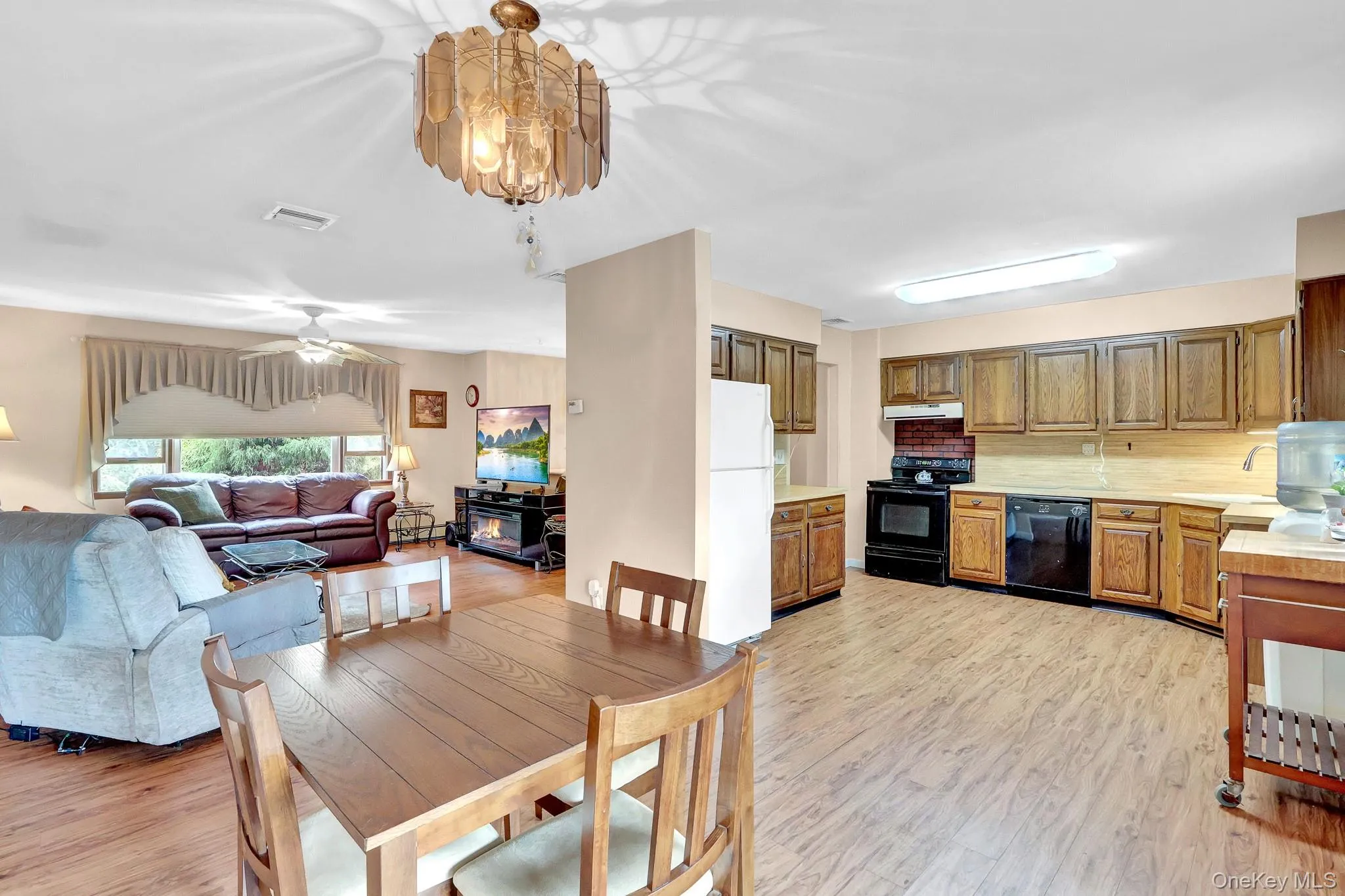 208 Raider Street, Babylon, NY, 4 Bedrooms Bedrooms, 8 Rooms Rooms,2 BathroomsBathrooms,Residential,For Rent,Raider,0,1057821 208 Raider Street, Babylon, NY, 4 Bedrooms Bedrooms, 8 Rooms Rooms,2 BathroomsBathrooms,Residential,For Rent,Raider,0,1057821