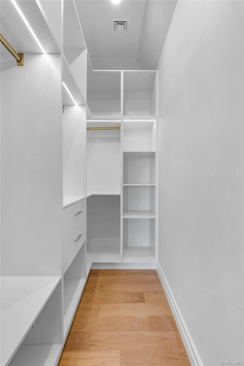 3518 221ST Street, New York, NY, 4 Bedrooms Bedrooms, 10 Rooms Rooms,4 BathroomsBathrooms,Residential,For Rent,221ST,0,1057833 3518 221ST Street, New York, NY, 4 Bedrooms Bedrooms, 10 Rooms Rooms,4 BathroomsBathrooms,Residential,For Rent,221ST,0,1057833