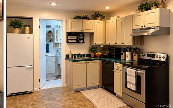 11 Malverne Road, Brookhaven, NY, 1 Bedroom Bedrooms, 3 Room Rooms,1 BathroomBathrooms,Residential Lease,For Rent,Malverne,0,1057846 11 Malverne Road, Brookhaven, NY, 1 Bedroom Bedrooms, 3 Room Rooms,1 BathroomBathrooms,Residential Lease,For Rent,Malverne,0,1057846