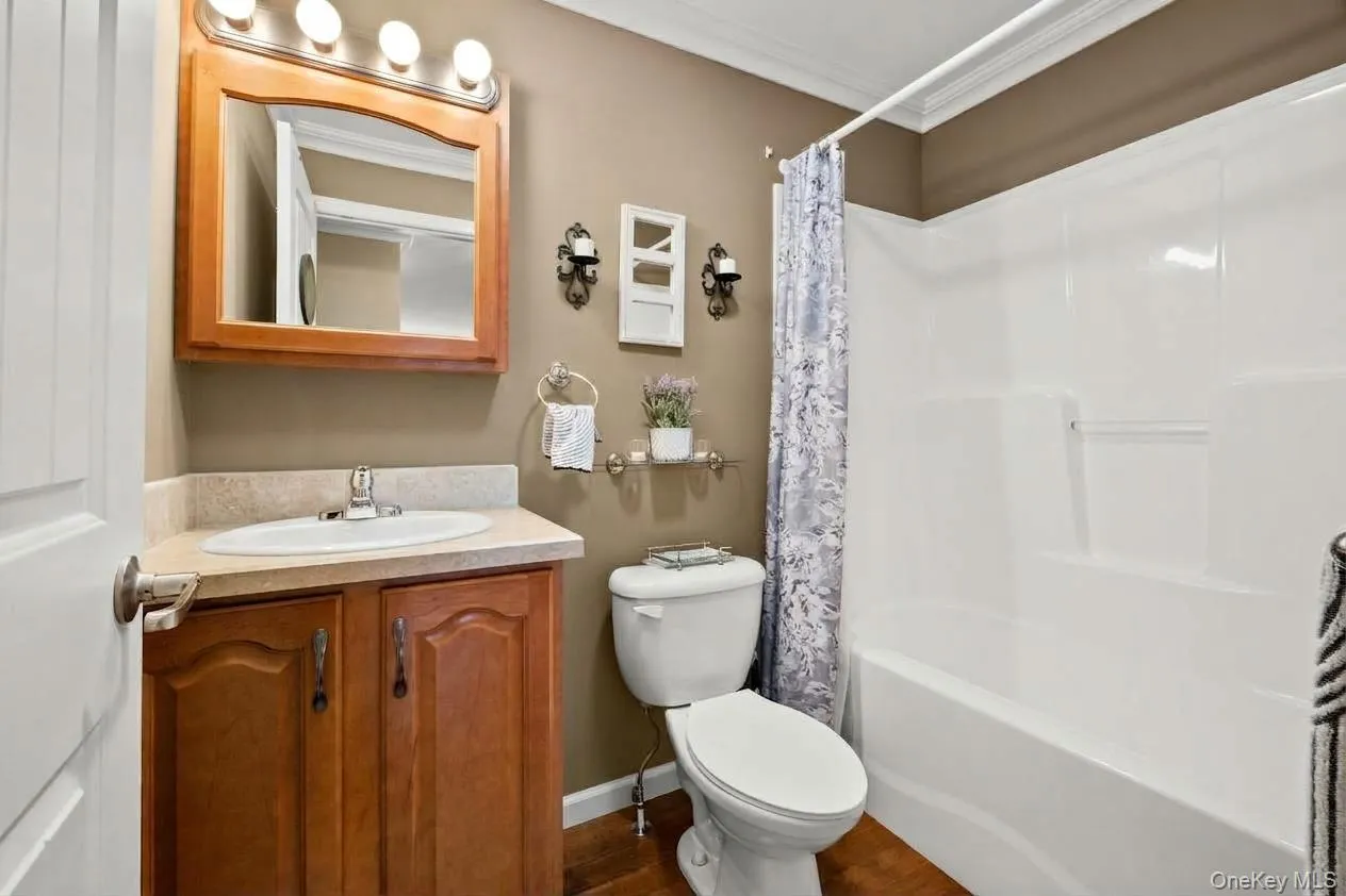 1661 Old Country Road, Riverhead, NY, 3 Bedrooms Bedrooms, 6 Rooms Rooms,2 BathroomsBathrooms,Residential,For Rent,Old Country,0,1057866 1661 Old Country Road, Riverhead, NY, 3 Bedrooms Bedrooms, 6 Rooms Rooms,2 BathroomsBathrooms,Residential,For Rent,Old Country,0,1057866