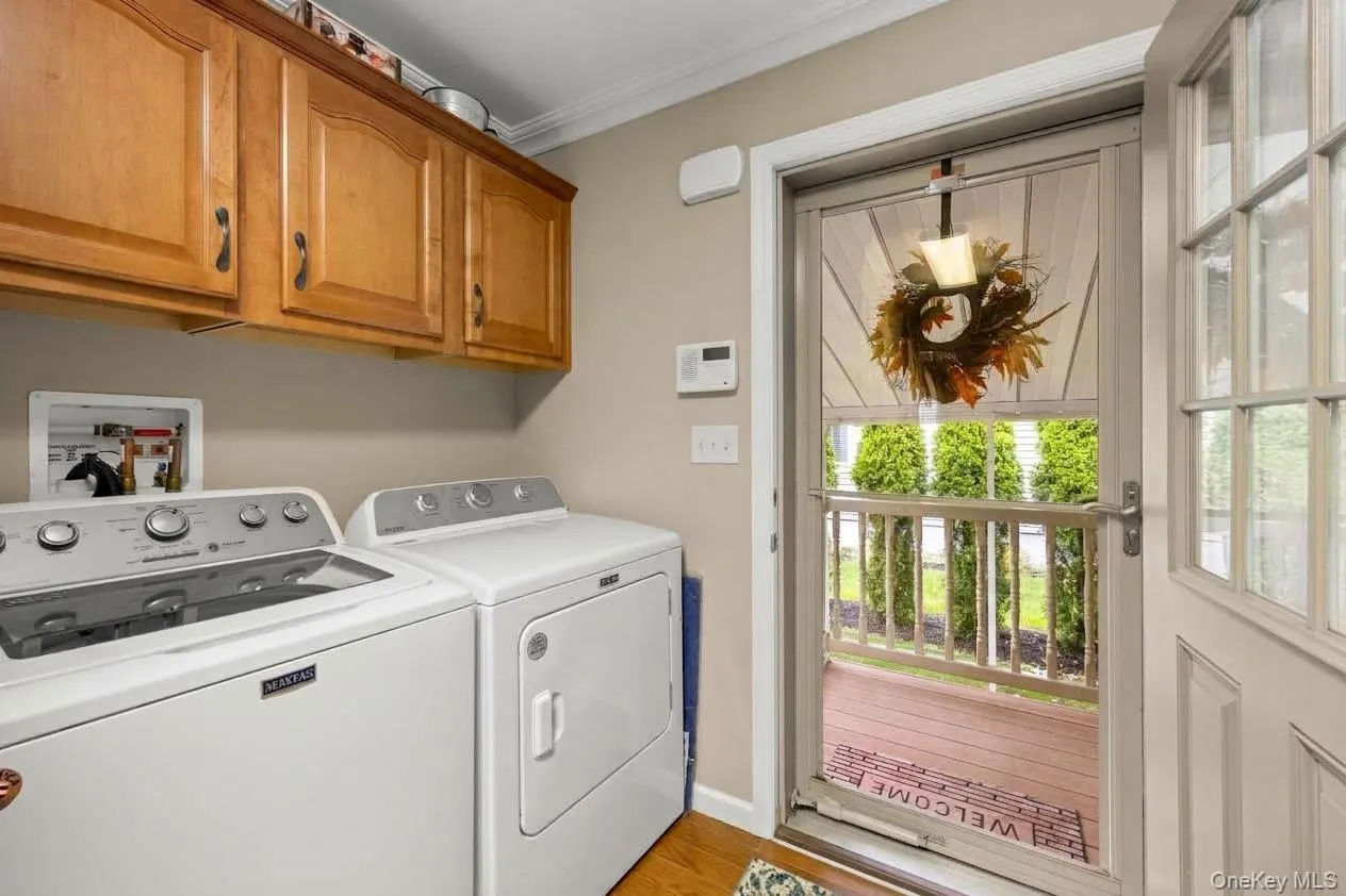 1661 Old Country Road, Riverhead, NY, 3 Bedrooms Bedrooms, 6 Rooms Rooms,2 BathroomsBathrooms,Residential,For Rent,Old Country,0,1057866 1661 Old Country Road, Riverhead, NY, 3 Bedrooms Bedrooms, 6 Rooms Rooms,2 BathroomsBathrooms,Residential,For Rent,Old Country,0,1057866