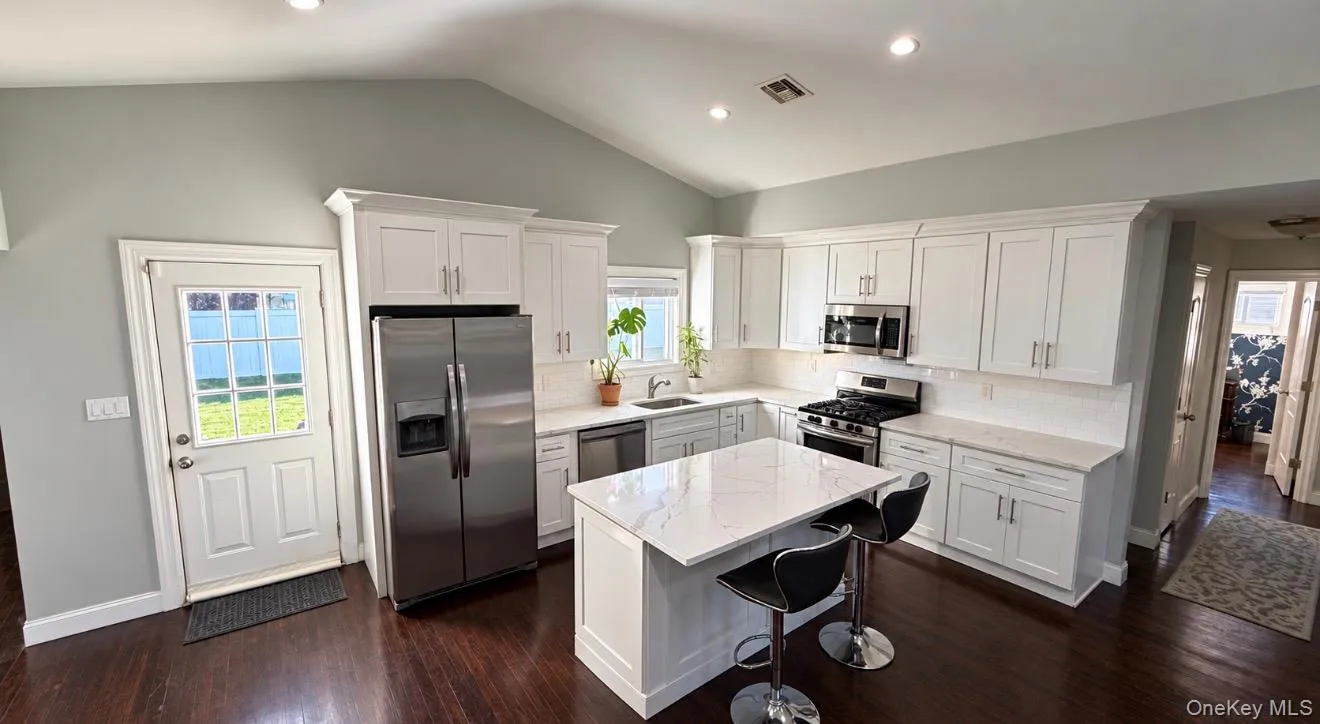 22 5th Avenue, Oyster Bay, NY, 3 Bedrooms Bedrooms, 7 Rooms Rooms,2 BathroomsBathrooms,Residential,For Rent,5th,0,1057869 22 5th Avenue, Oyster Bay, NY, 3 Bedrooms Bedrooms, 7 Rooms Rooms,2 BathroomsBathrooms,Residential,For Rent,5th,0,1057869