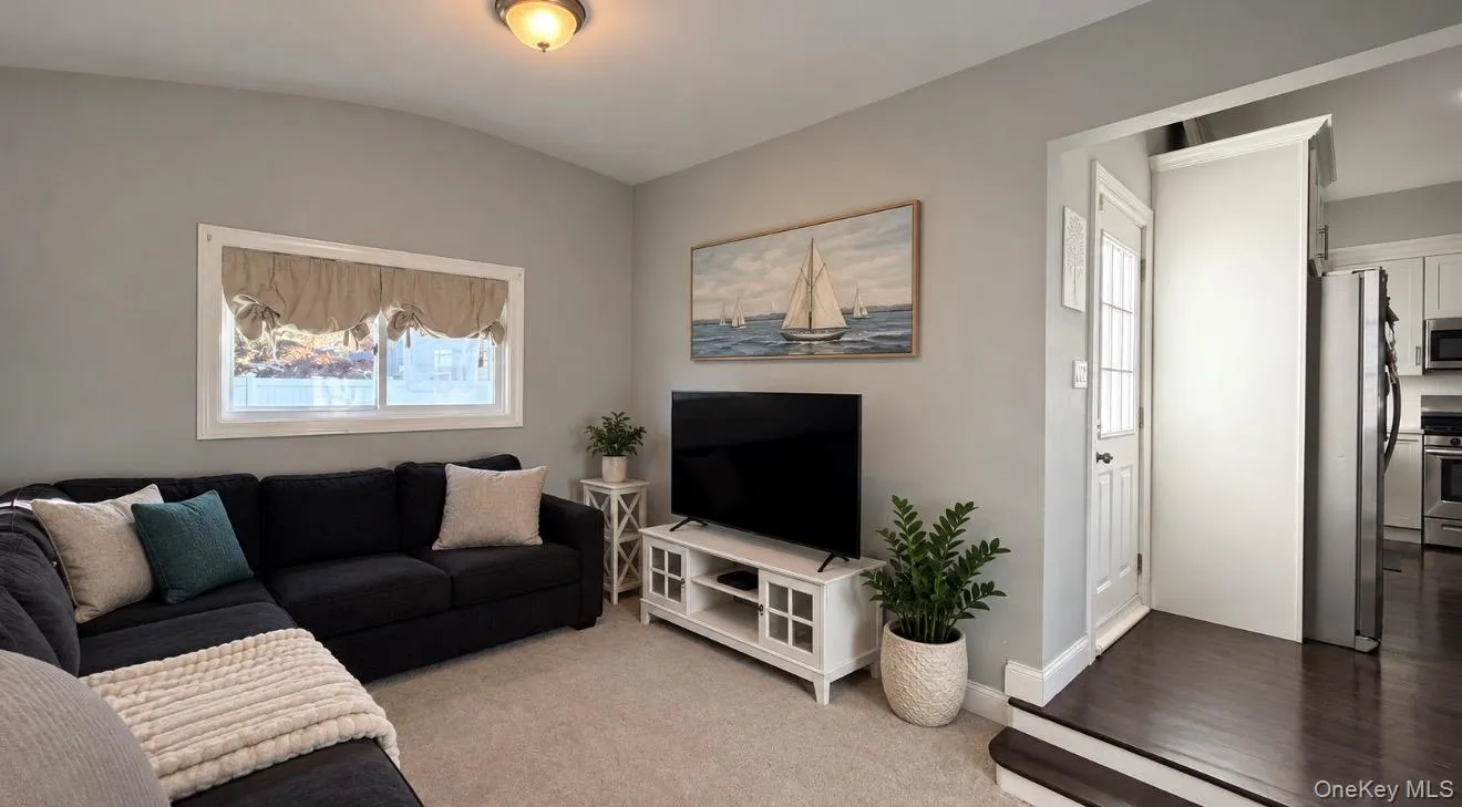 22 5th Avenue, Oyster Bay, NY, 3 Bedrooms Bedrooms, 7 Rooms Rooms,2 BathroomsBathrooms,Residential,For Rent,5th,0,1057869 22 5th Avenue, Oyster Bay, NY, 3 Bedrooms Bedrooms, 7 Rooms Rooms,2 BathroomsBathrooms,Residential,For Rent,5th,0,1057869