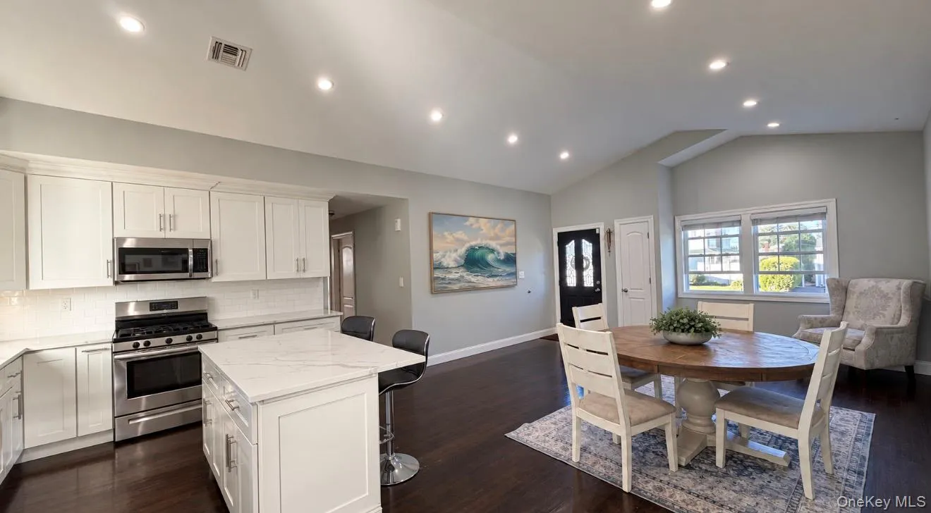 22 5th Avenue, Oyster Bay, NY, 3 Bedrooms Bedrooms, 7 Rooms Rooms,2 BathroomsBathrooms,Residential,For Rent,5th,0,1057869 22 5th Avenue, Oyster Bay, NY, 3 Bedrooms Bedrooms, 7 Rooms Rooms,2 BathroomsBathrooms,Residential,For Rent,5th,0,1057869