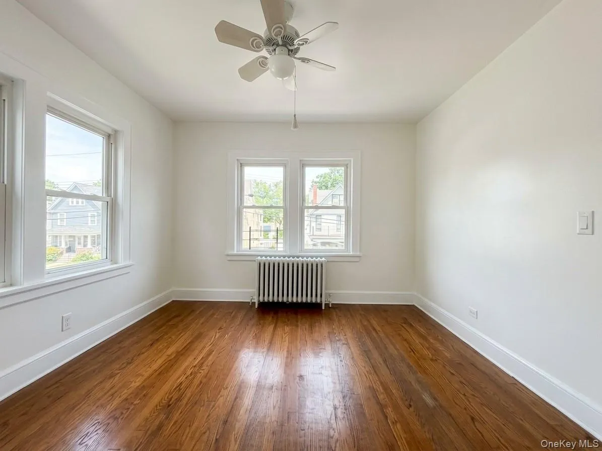 122 Greenvale Avenue, Yonkers, NY, 3 Bedrooms Bedrooms, 6 Rooms Rooms,1 BathroomBathrooms,Residential Lease,For Rent,Greenvale,0,1057870 122 Greenvale Avenue, Yonkers, NY, 3 Bedrooms Bedrooms, 6 Rooms Rooms,1 BathroomBathrooms,Residential Lease,For Rent,Greenvale,0,1057870