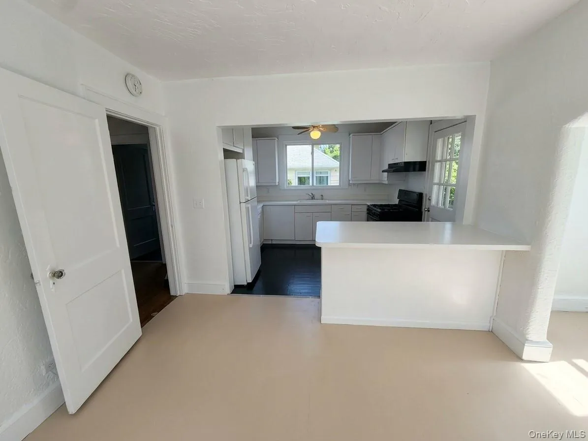 122 Greenvale Avenue, Yonkers, NY, 3 Bedrooms Bedrooms, 6 Rooms Rooms,1 BathroomBathrooms,Residential Lease,For Rent,Greenvale,0,1057870 122 Greenvale Avenue, Yonkers, NY, 3 Bedrooms Bedrooms, 6 Rooms Rooms,1 BathroomBathrooms,Residential Lease,For Rent,Greenvale,0,1057870