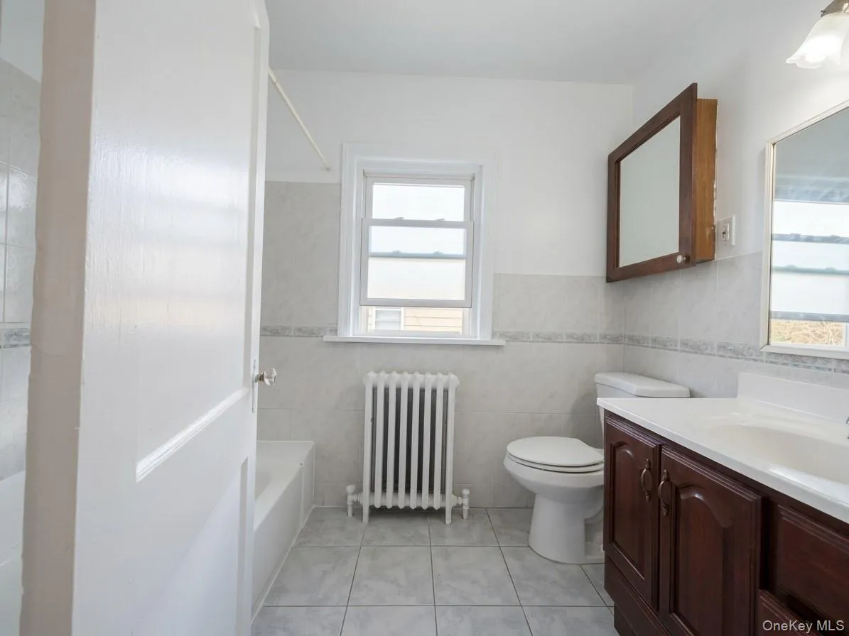 122 Greenvale Avenue, Yonkers, NY, 3 Bedrooms Bedrooms, 6 Rooms Rooms,1 BathroomBathrooms,Residential Lease,For Rent,Greenvale,0,1057870 122 Greenvale Avenue, Yonkers, NY, 3 Bedrooms Bedrooms, 6 Rooms Rooms,1 BathroomBathrooms,Residential Lease,For Rent,Greenvale,0,1057870
