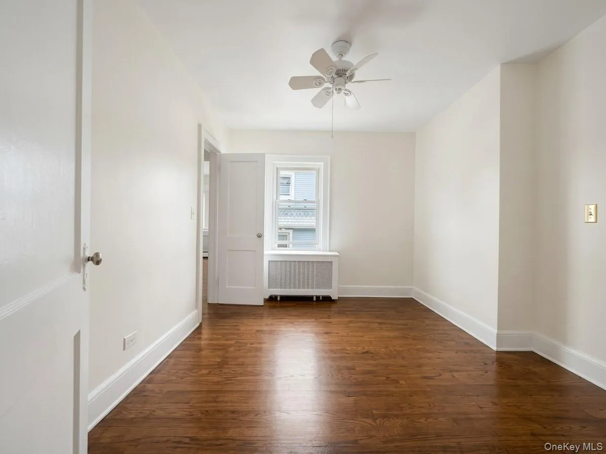 122 Greenvale Avenue, Yonkers, NY, 3 Bedrooms Bedrooms, 6 Rooms Rooms,1 BathroomBathrooms,Residential Lease,For Rent,Greenvale,0,1057870 122 Greenvale Avenue, Yonkers, NY, 3 Bedrooms Bedrooms, 6 Rooms Rooms,1 BathroomBathrooms,Residential Lease,For Rent,Greenvale,0,1057870