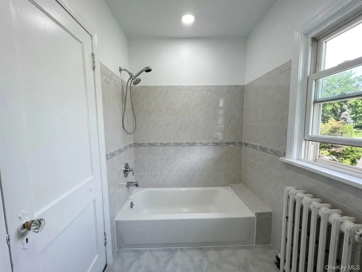 122 Greenvale Avenue, Yonkers, NY, 3 Bedrooms Bedrooms, 6 Rooms Rooms,1 BathroomBathrooms,Residential Lease,For Rent,Greenvale,0,1057870 122 Greenvale Avenue, Yonkers, NY, 3 Bedrooms Bedrooms, 6 Rooms Rooms,1 BathroomBathrooms,Residential Lease,For Rent,Greenvale,0,1057870