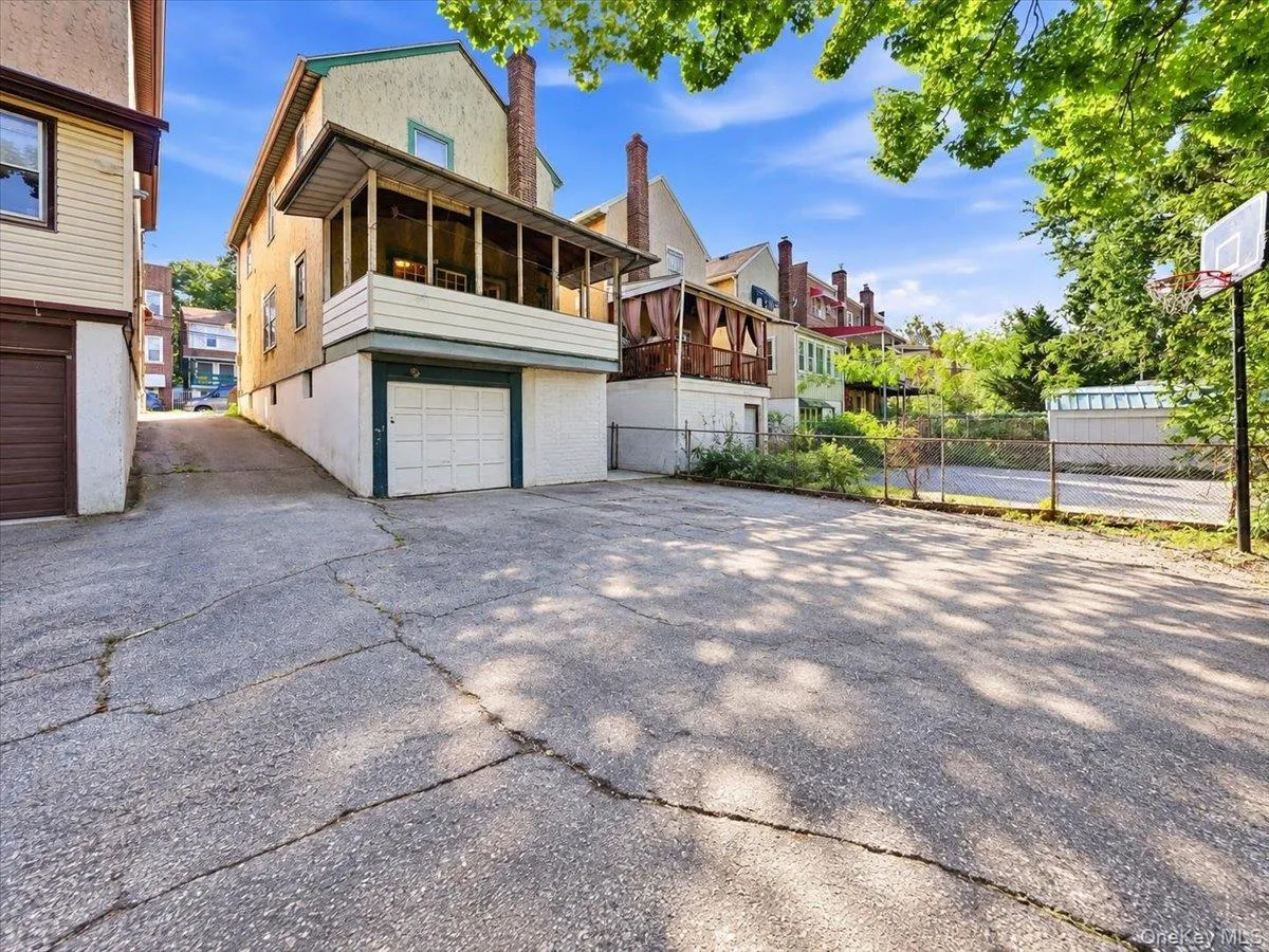 2727 Morgan Avenue, New York, NY, 3 Bedrooms Bedrooms, 6 Rooms Rooms,1 BathroomBathrooms,Residential,For Rent,Morgan,0,1057871 2727 Morgan Avenue, New York, NY, 3 Bedrooms Bedrooms, 6 Rooms Rooms,1 BathroomBathrooms,Residential,For Rent,Morgan,0,1057871