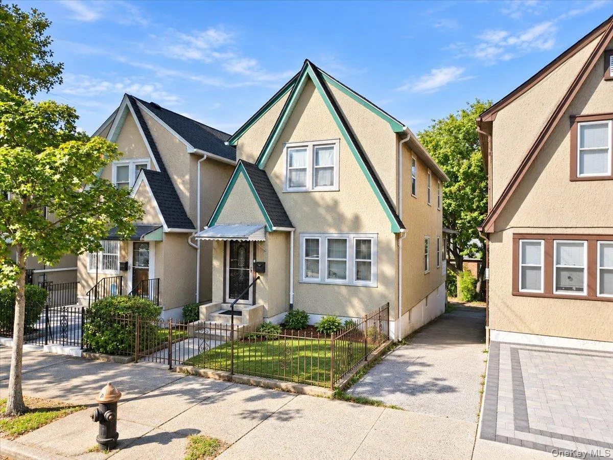 2727 Morgan Avenue, New York, NY, 3 Bedrooms Bedrooms, 6 Rooms Rooms,1 BathroomBathrooms,Residential,For Rent,Morgan,0,1057871 2727 Morgan Avenue, New York, NY, 3 Bedrooms Bedrooms, 6 Rooms Rooms,1 BathroomBathrooms,Residential,For Rent,Morgan,0,1057871
