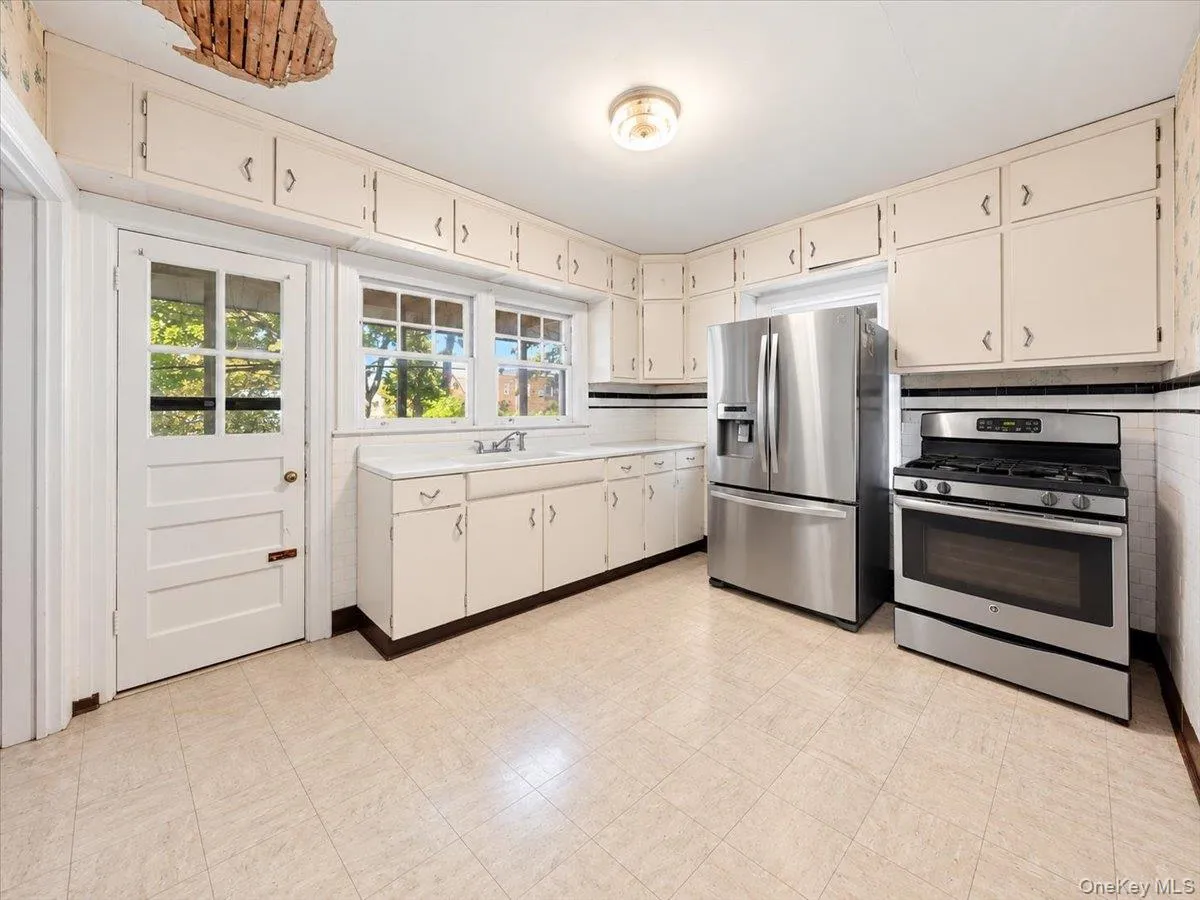 2727 Morgan Avenue, New York, NY, 3 Bedrooms Bedrooms, 6 Rooms Rooms,1 BathroomBathrooms,Residential,For Rent,Morgan,0,1057871 2727 Morgan Avenue, New York, NY, 3 Bedrooms Bedrooms, 6 Rooms Rooms,1 BathroomBathrooms,Residential,For Rent,Morgan,0,1057871