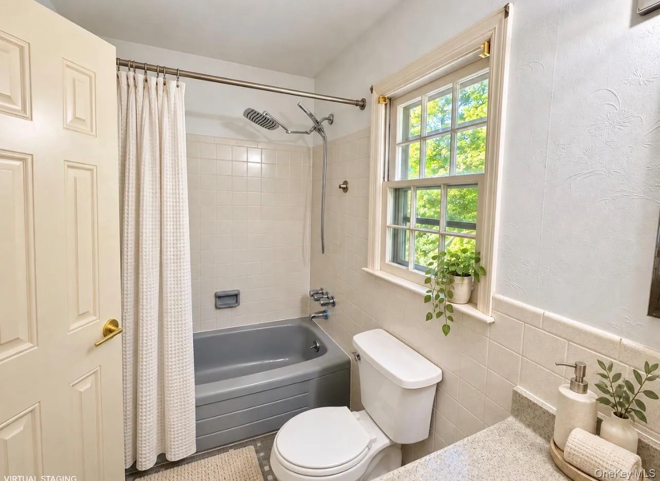 Staged 2nd bath tub Staged 2nd bath tub