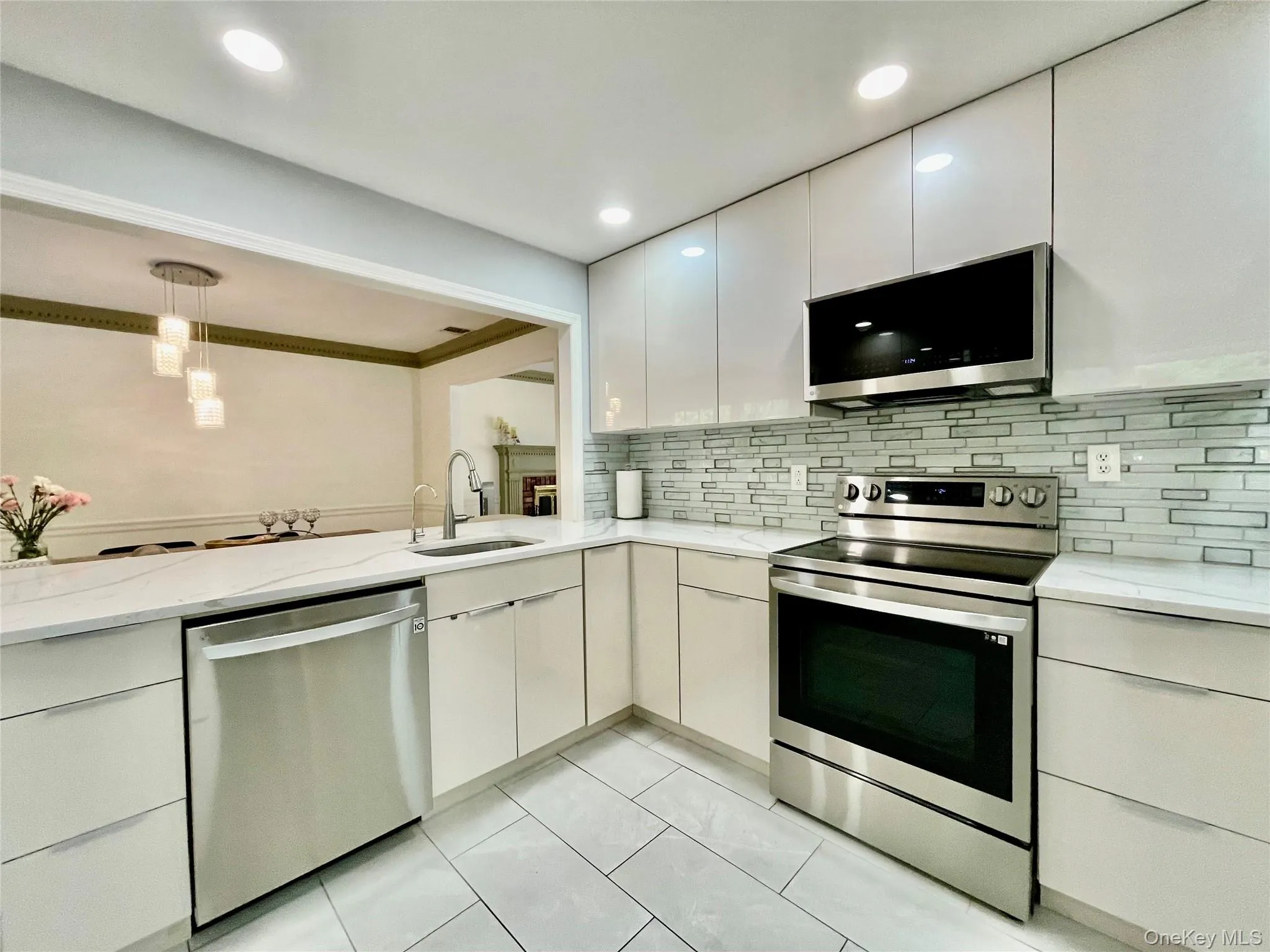 21 Noyes Lane, Huntington, NY, 4 Bedrooms Bedrooms, 9 Rooms Rooms,2 BathroomsBathrooms,Residential,For Rent,Noyes,0,1057891 21 Noyes Lane, Huntington, NY, 4 Bedrooms Bedrooms, 9 Rooms Rooms,2 BathroomsBathrooms,Residential,For Rent,Noyes,0,1057891