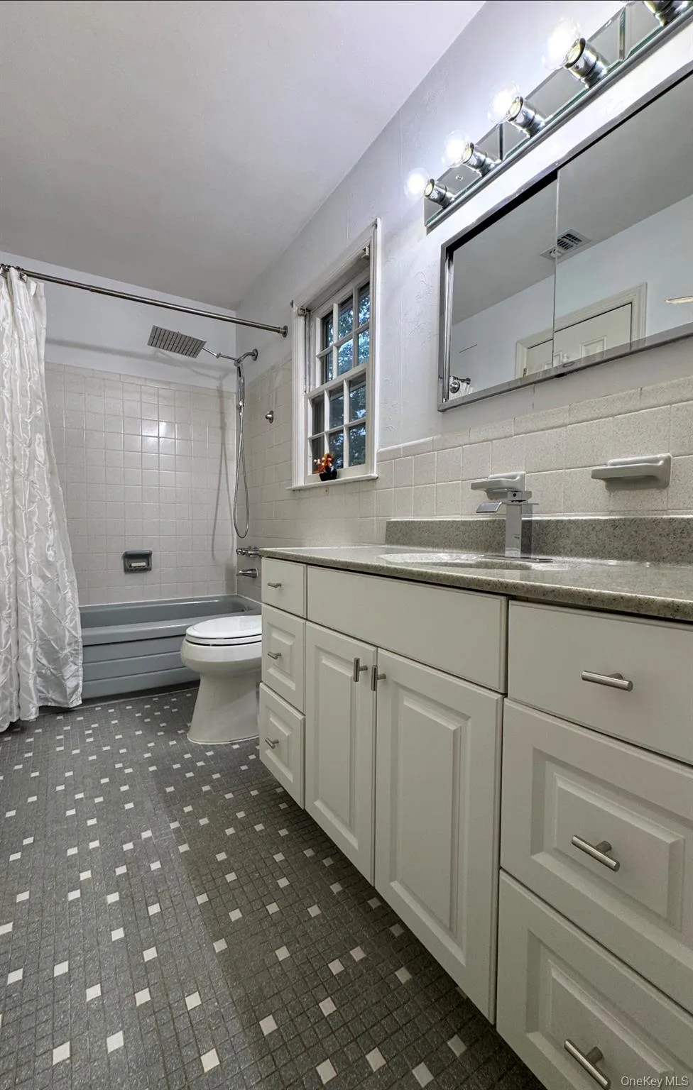 2nd Bathroom 2nd Bathroom