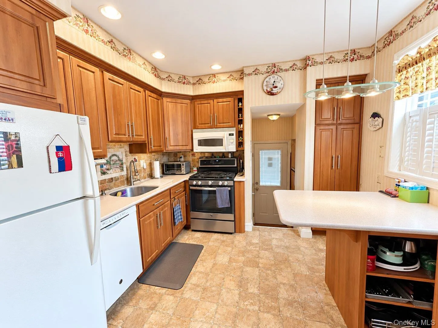 20 Munson Place, Hempstead, NY, 2 Bedrooms Bedrooms, 6 Rooms Rooms,1 BathroomBathrooms,Residential,For Rent,Munson,0,1057898 20 Munson Place, Hempstead, NY, 2 Bedrooms Bedrooms, 6 Rooms Rooms,1 BathroomBathrooms,Residential,For Rent,Munson,0,1057898