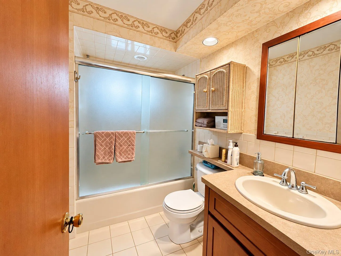 20 Munson Place, Hempstead, NY, 2 Bedrooms Bedrooms, 6 Rooms Rooms,1 BathroomBathrooms,Residential,For Rent,Munson,0,1057898 20 Munson Place, Hempstead, NY, 2 Bedrooms Bedrooms, 6 Rooms Rooms,1 BathroomBathrooms,Residential,For Rent,Munson,0,1057898