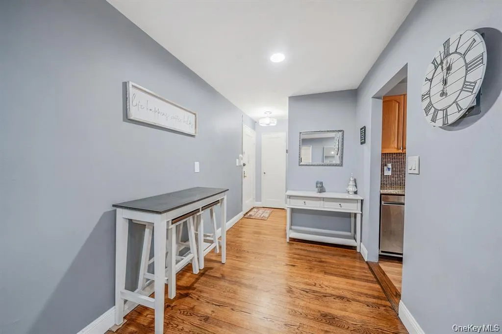 8 Terrace Circle, North Hempstead, NY, 1 Bedroom Bedrooms, 4 Rooms Rooms,1 BathroomBathrooms,Residential,For Rent,Terrace Circle,0,1057899 8 Terrace Circle, North Hempstead, NY, 1 Bedroom Bedrooms, 4 Rooms Rooms,1 BathroomBathrooms,Residential,For Rent,Terrace Circle,0,1057899