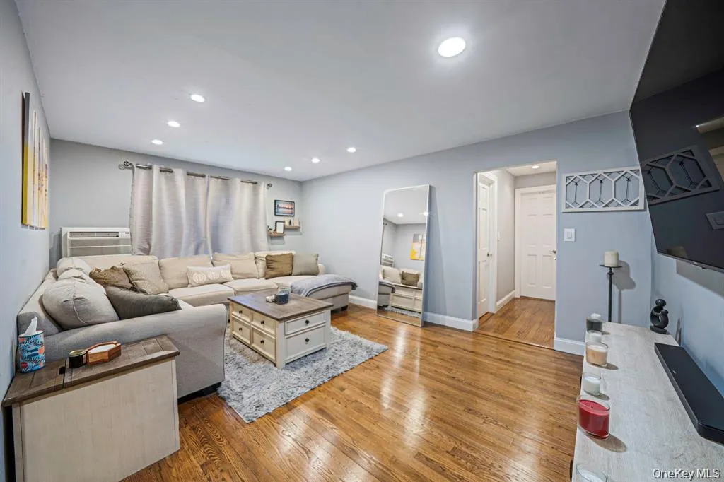 8 Terrace Circle, North Hempstead, NY, 1 Bedroom Bedrooms, 4 Rooms Rooms,1 BathroomBathrooms,Residential,For Rent,Terrace Circle,0,1057899 8 Terrace Circle, North Hempstead, NY, 1 Bedroom Bedrooms, 4 Rooms Rooms,1 BathroomBathrooms,Residential,For Rent,Terrace Circle,0,1057899