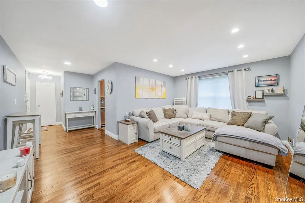 8 Terrace Circle, North Hempstead, NY, 1 Bedroom Bedrooms, 4 Rooms Rooms,1 BathroomBathrooms,Residential,For Rent,Terrace Circle,0,1057899 8 Terrace Circle, North Hempstead, NY, 1 Bedroom Bedrooms, 4 Rooms Rooms,1 BathroomBathrooms,Residential,For Rent,Terrace Circle,0,1057899