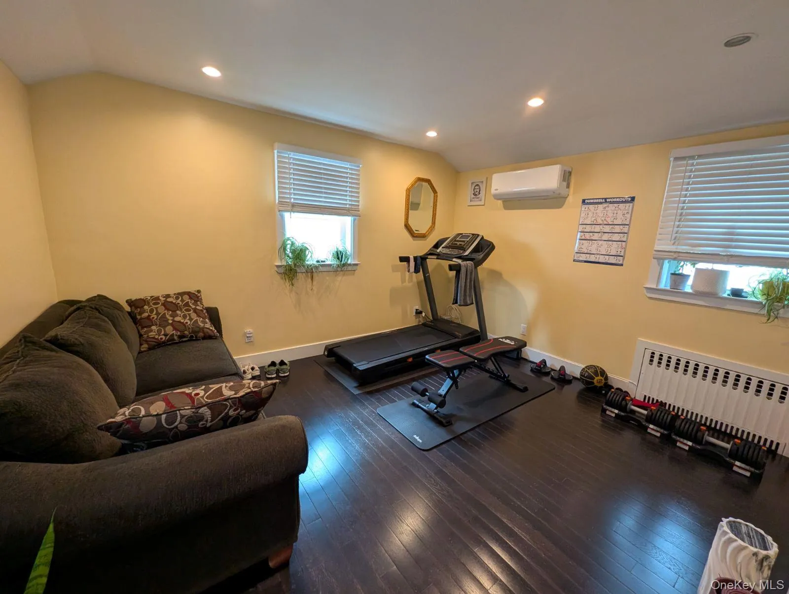 20 Sylvester Place, Hempstead, NY, 2 Bedroom Bedrooms, 5 Room Rooms,1 BathroomBathrooms,Residential Lease,For Rent,Sylvester,0,1057909 20 Sylvester Place, Hempstead, NY, 2 Bedroom Bedrooms, 5 Room Rooms,1 BathroomBathrooms,Residential Lease,For Rent,Sylvester,0,1057909