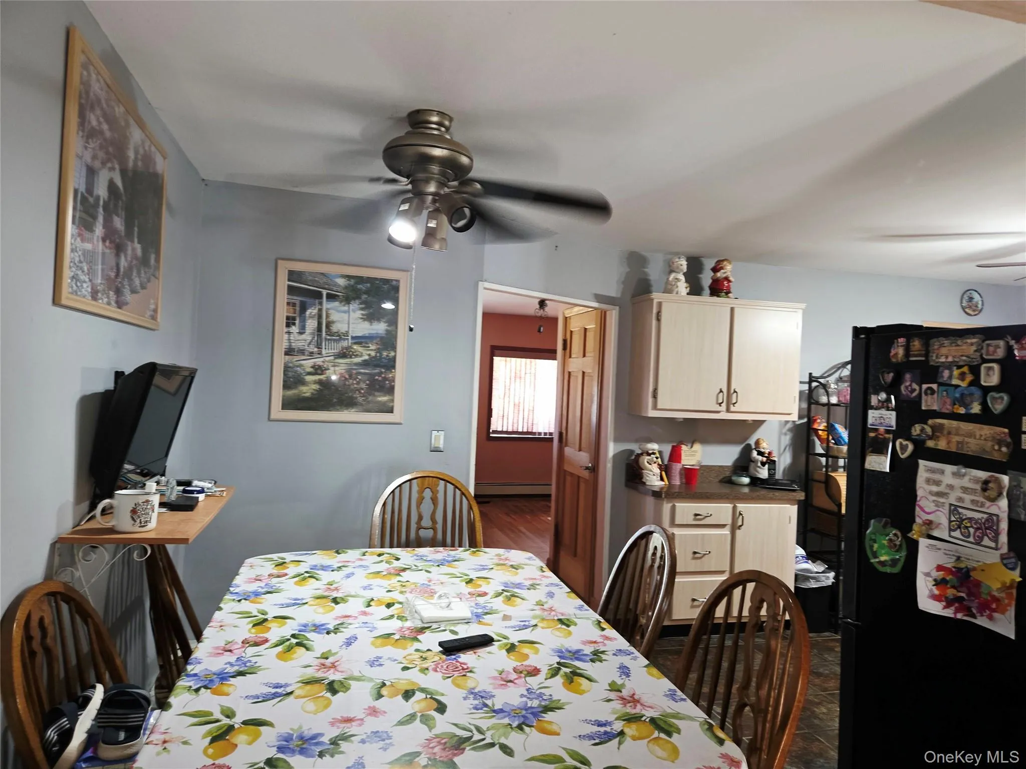 Kitchen large enough for 2-6 seat table in the kitchen Kitchen large enough for 2-6 seat table in the kitchen