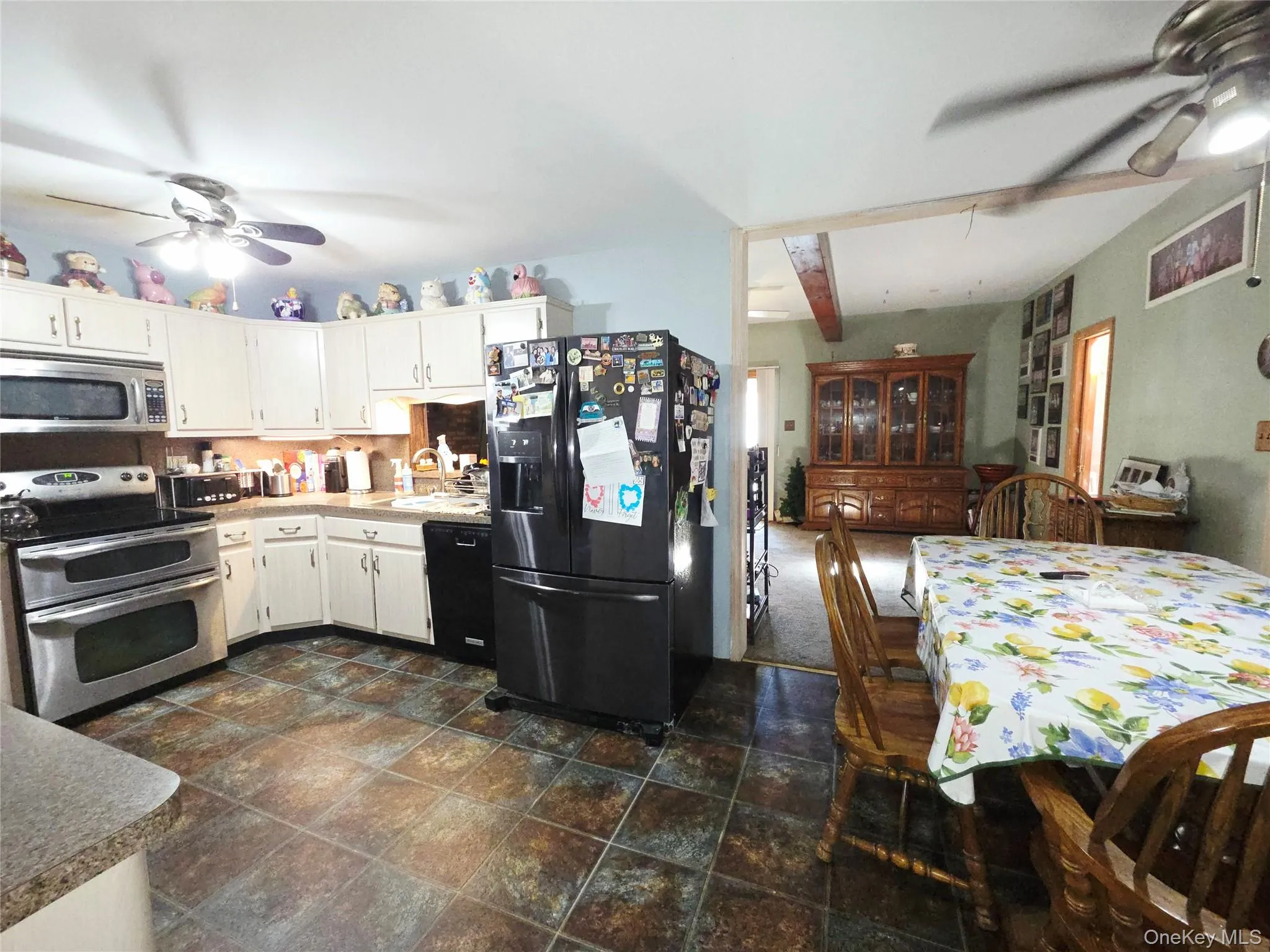 Lots of cabinets too! Lots of cabinets too!