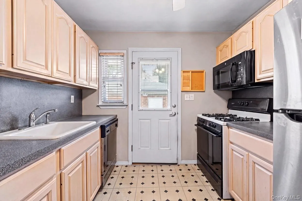 3866 Drake Street, Hempstead, NY, 3 Bedrooms Bedrooms, 6 Rooms Rooms,1 BathroomBathrooms,Residential,For Rent,Drake,0,1057928 3866 Drake Street, Hempstead, NY, 3 Bedrooms Bedrooms, 6 Rooms Rooms,1 BathroomBathrooms,Residential,For Rent,Drake,0,1057928