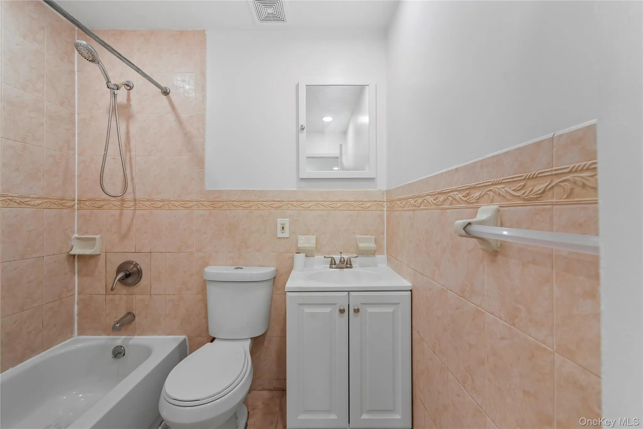 12689 Flatlands Avenue, New York, NY, 3 Bedroom Bedrooms, 7 Room Rooms,2 BathroomBathrooms,Residential Lease,For Rent,Flatlands,0,1057932 12689 Flatlands Avenue, New York, NY, 3 Bedroom Bedrooms, 7 Room Rooms,2 BathroomBathrooms,Residential Lease,For Rent,Flatlands,0,1057932
